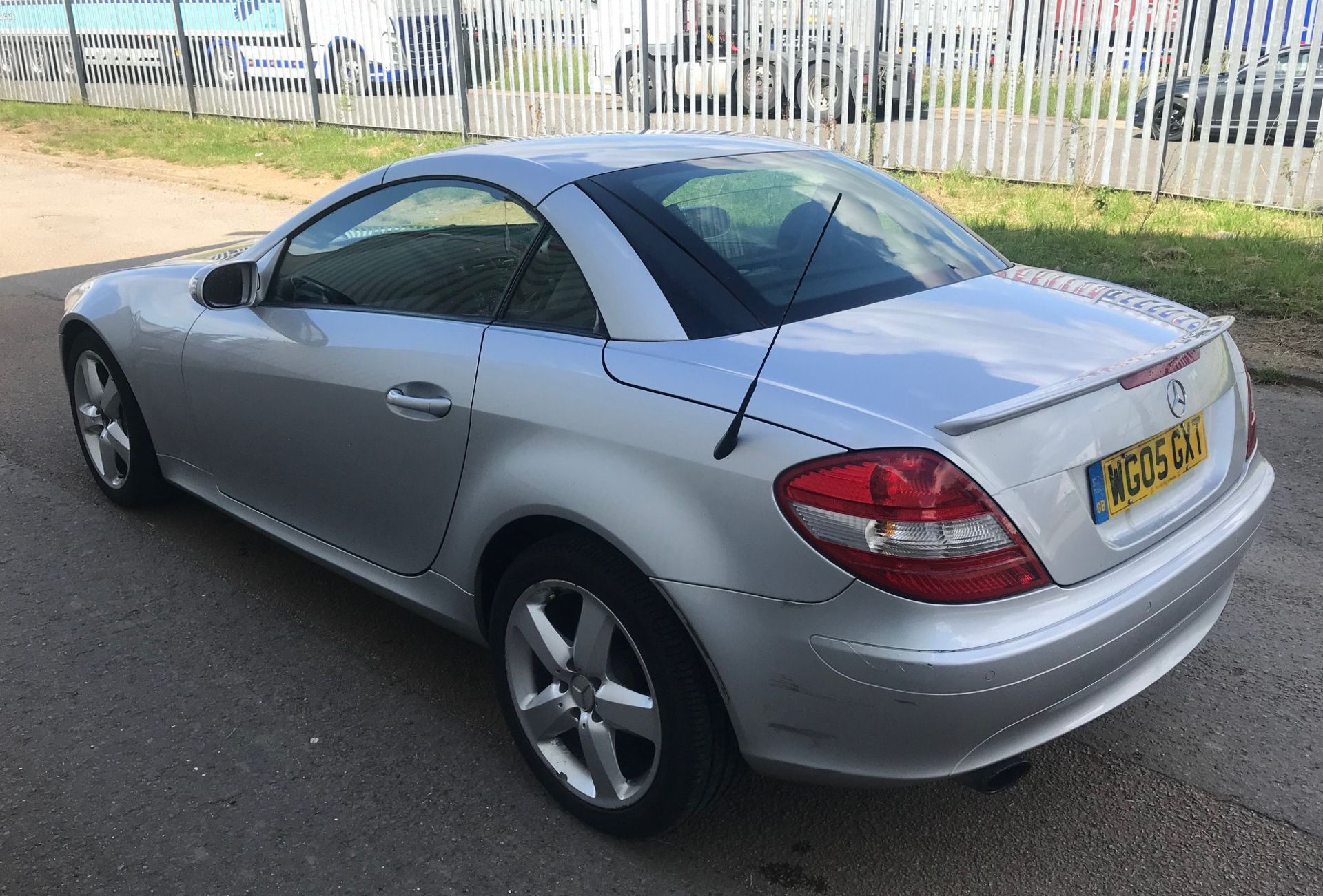 2005 Mercedes SLK 350 2 Dr Convertible - CL505 - NO VAT ON THE HAMMER - Location: Corby, N - Image 6 of 11