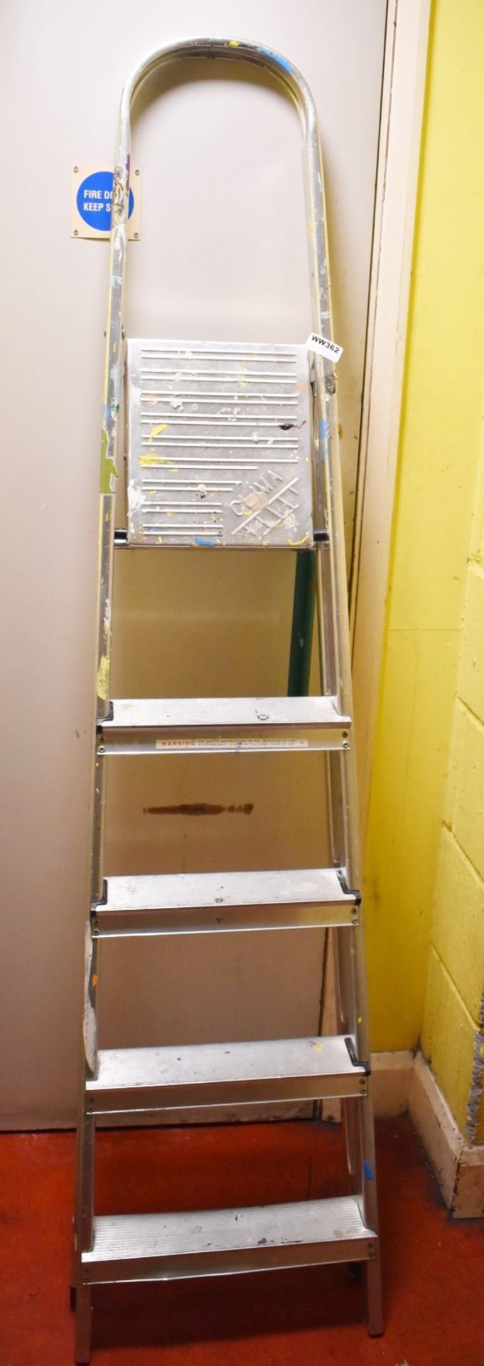 1 x Set of 5 Tread Step Ladders - Ref WW362 - CL520 - Location: London W10 More pictures,