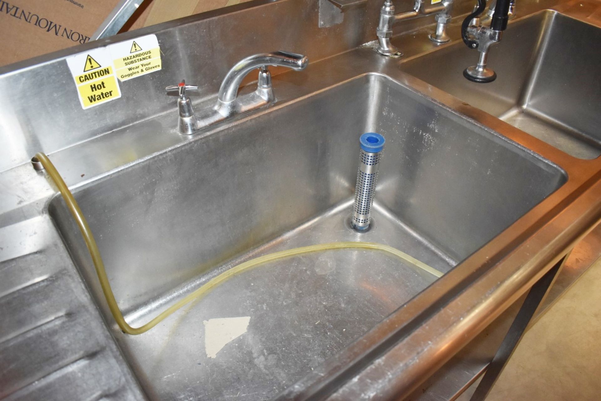 1 x Large Stainless Steel Wash Unit With Twin Oversized Sink Basins, Hose Rinser Tap, Mixer Taps, - Image 3 of 7