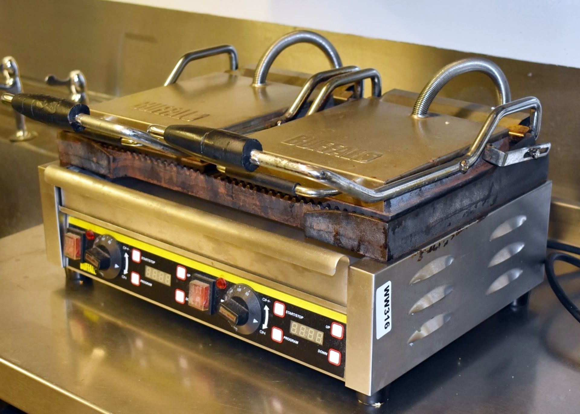 1 x Buffalo L537 Double Contact Panini Grill - 240v - Ref WW316 - CL520 - Location: London W10