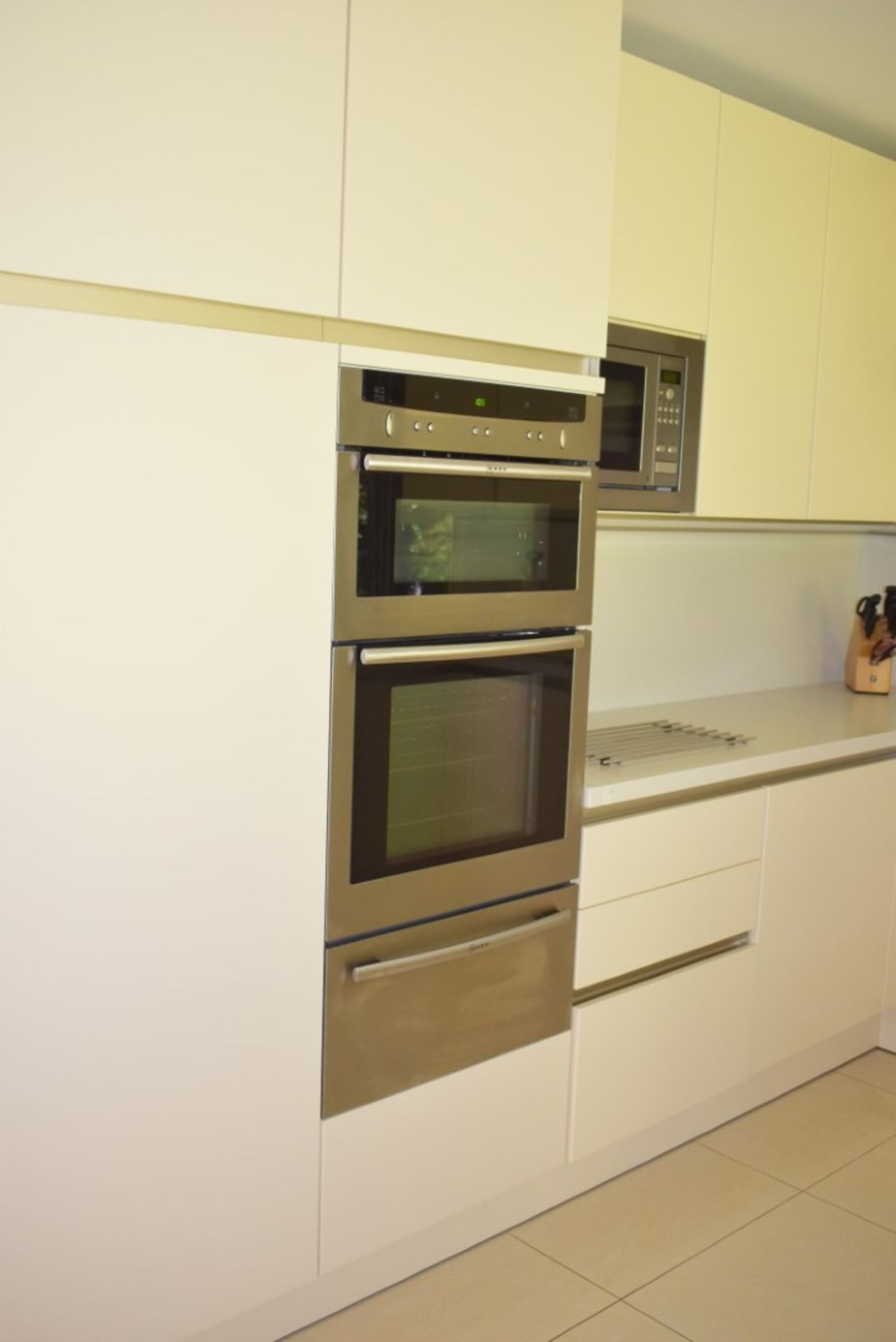 1 x Contemporary SieMatic Fitted Kitchen With Corian Work Surfaces and Integrated Appliances - Image 24 of 70