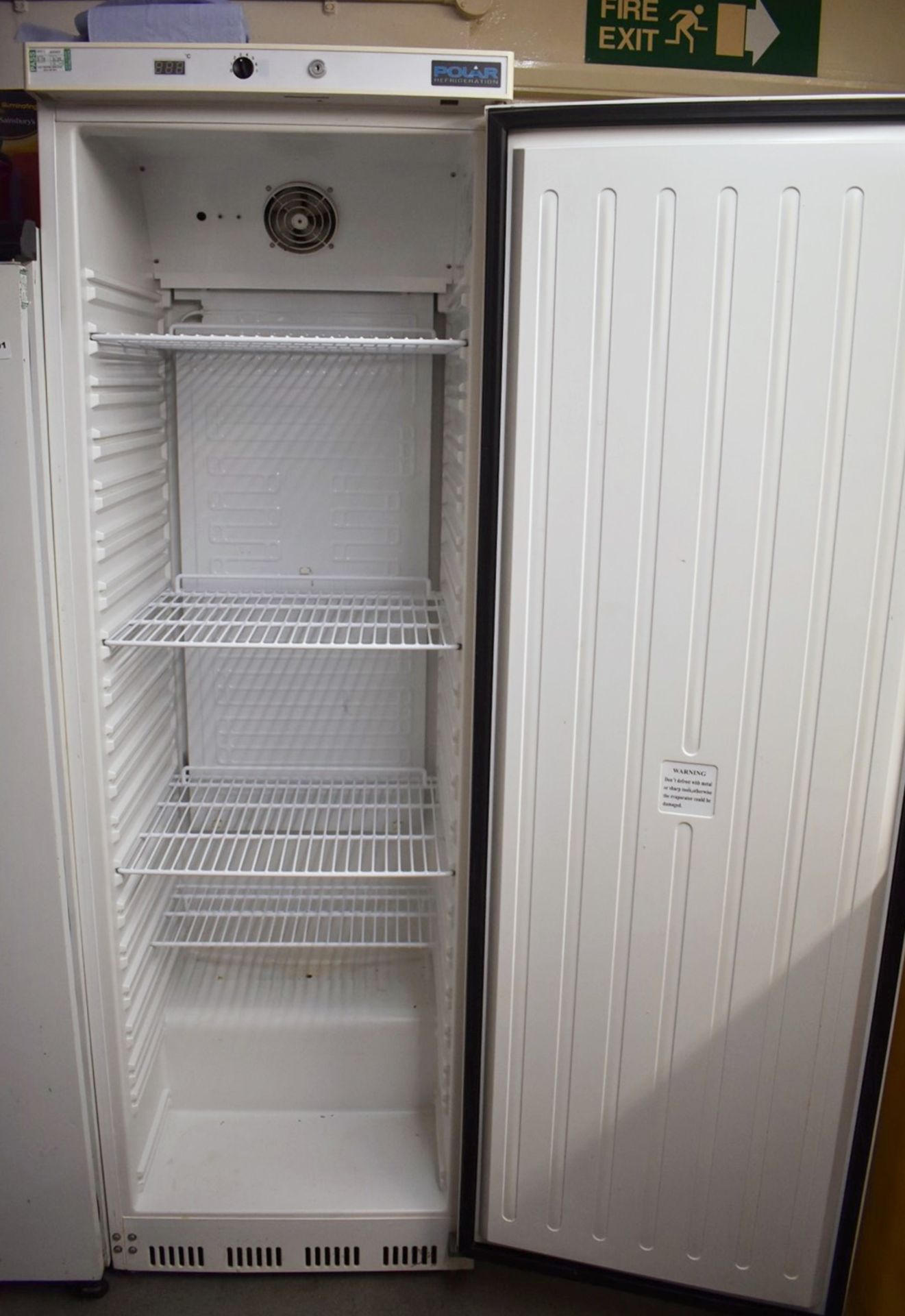 1 x Polar Upright Commercial Refrigerator - Model CD612 - H185 x W60 x D60 cms - Ref WW300 - CL520 - - Image 2 of 5