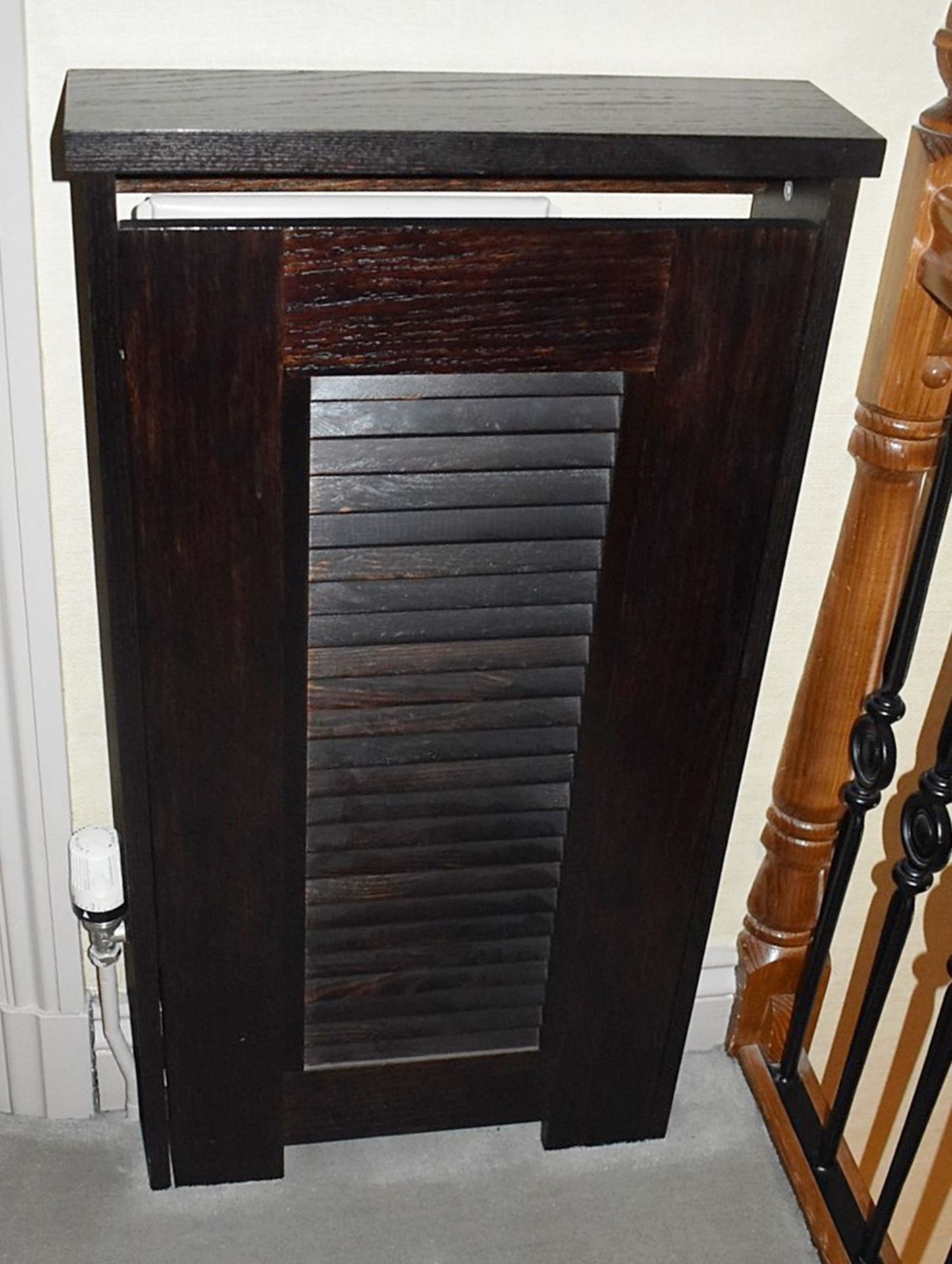 1 x Dark Wood Radiator Cover - Dimensions: H94 x W51 x D14cm - Ref: LNDG - CL491 *NO VAT* - Image 2 of 2