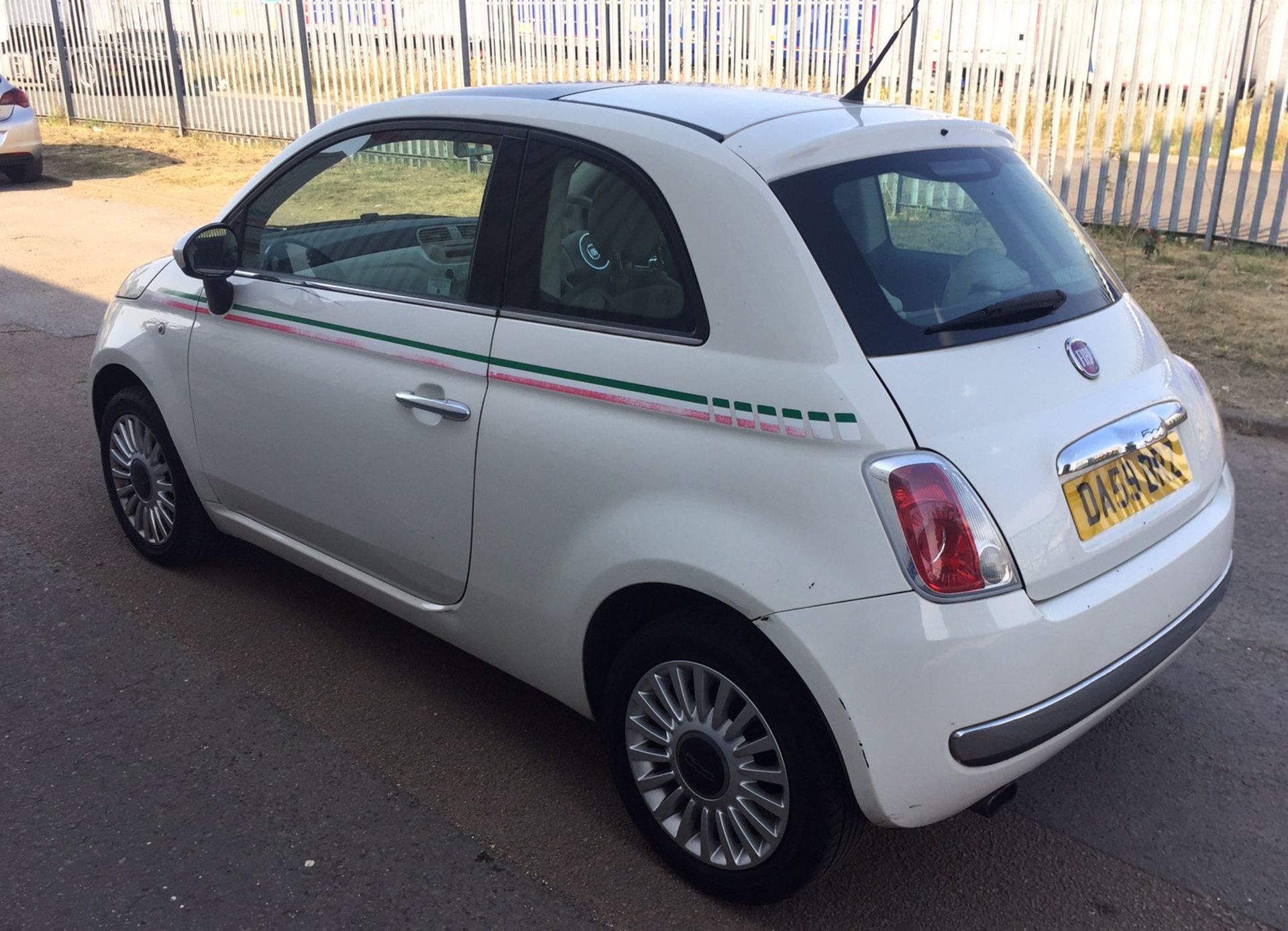 2009 Fiat 500 1.2 Lounge 3 Dr Hatchback - NO VAT ON THE HAMMER - Location: Corby - Image 7 of 12