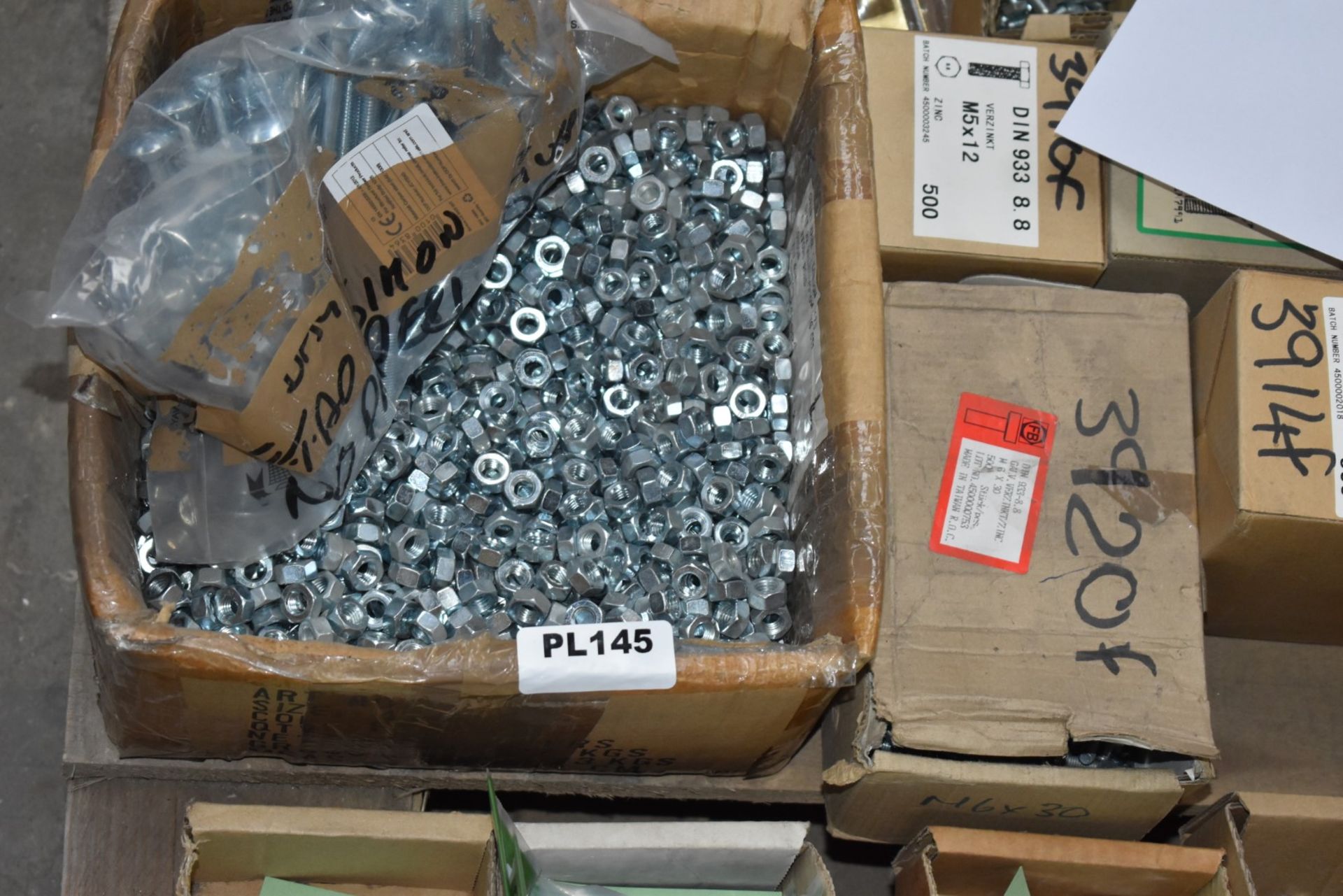 1 x Assorted Ironmongery Pallet Lot - Features Nuts, Bolts, Keys, Locks, Washers, Screws, D - Image 15 of 32