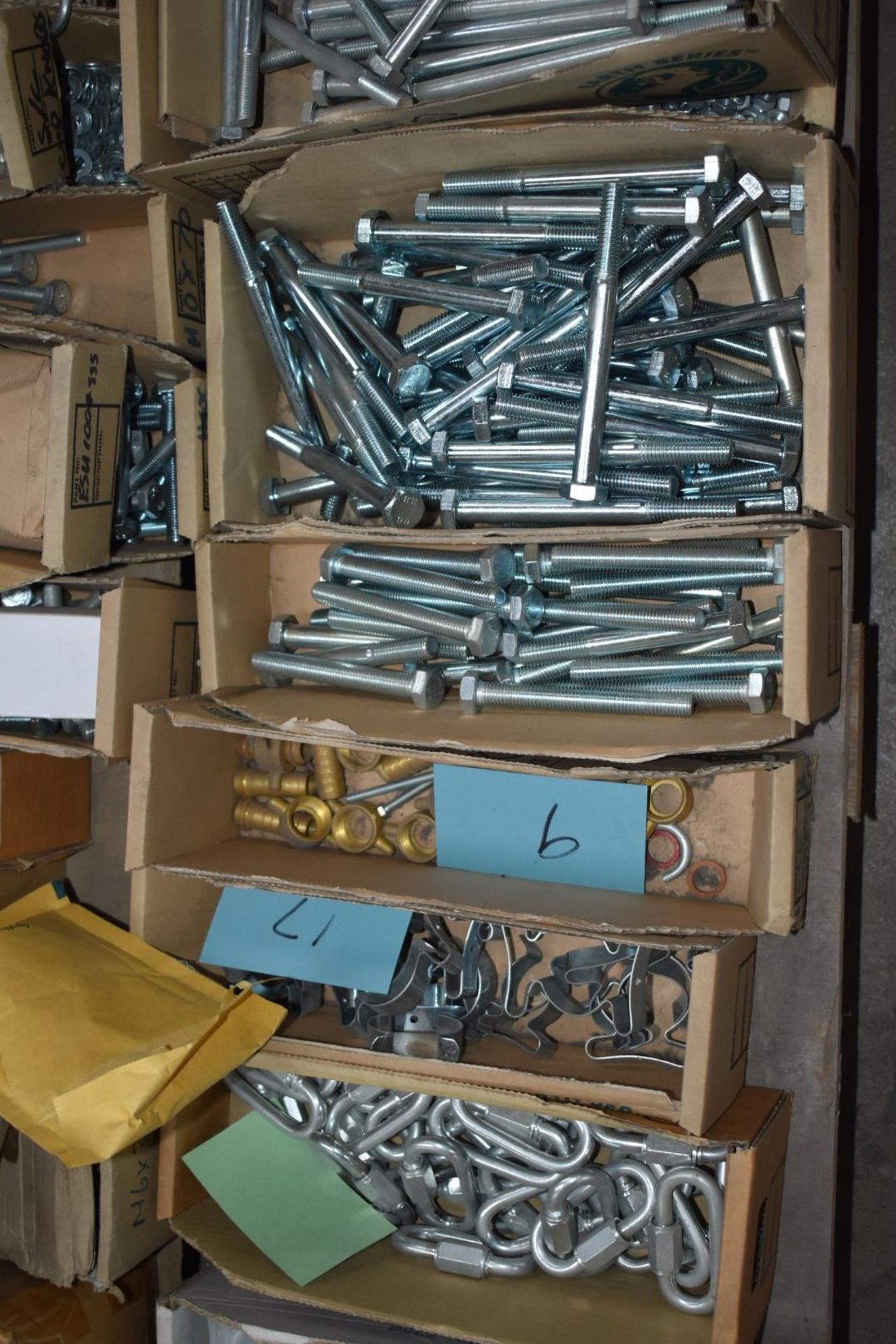 1 x Assorted Ironmongery Pallet Lot - Features Nuts, Bolts, Keys, Locks, Washers, Screws, D - Image 17 of 32