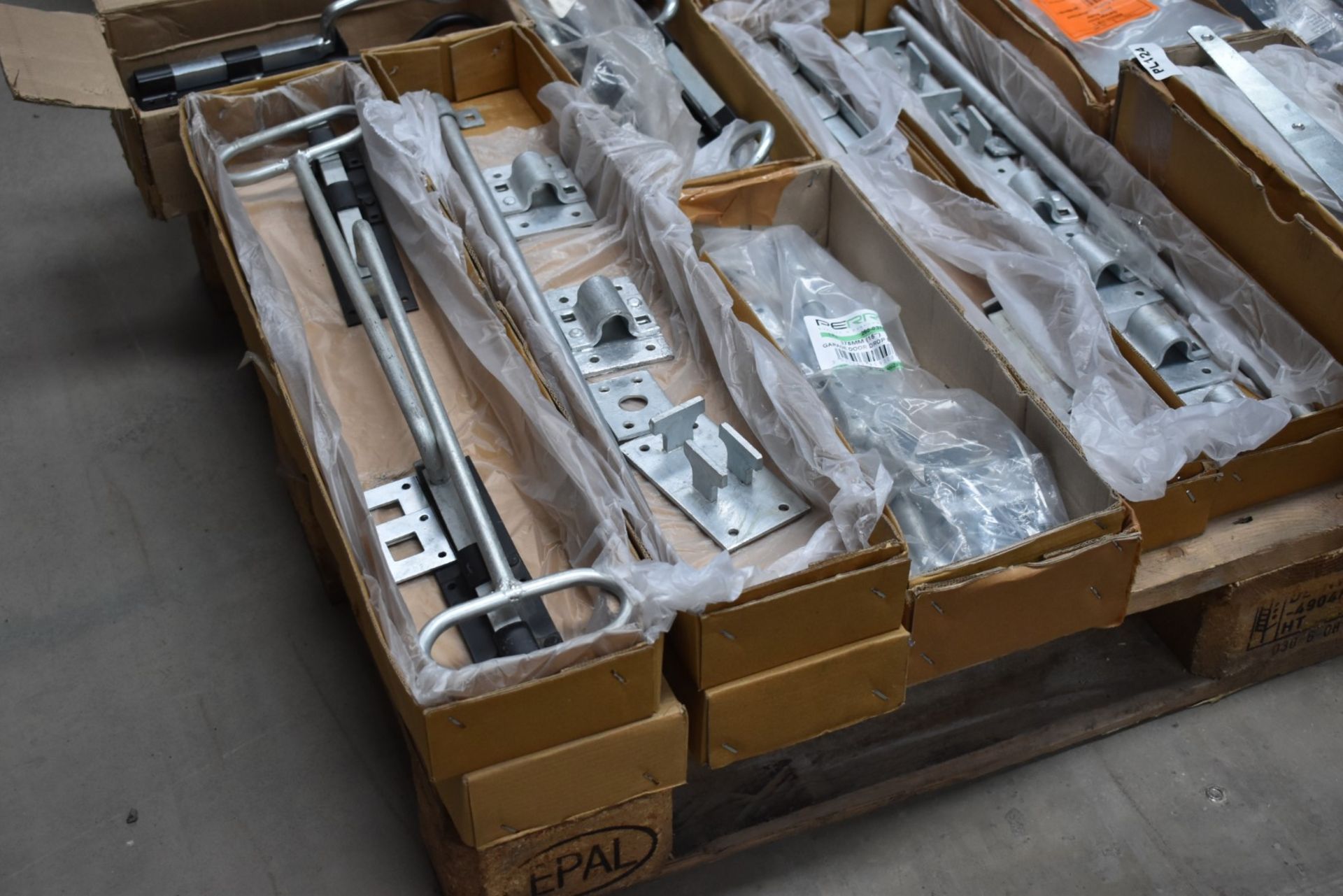 1 x Assorted Ironmongery Pallet Lot - Features Garage Door Drop Bolts, Drop Locks, Heavy Duty T - Image 5 of 19