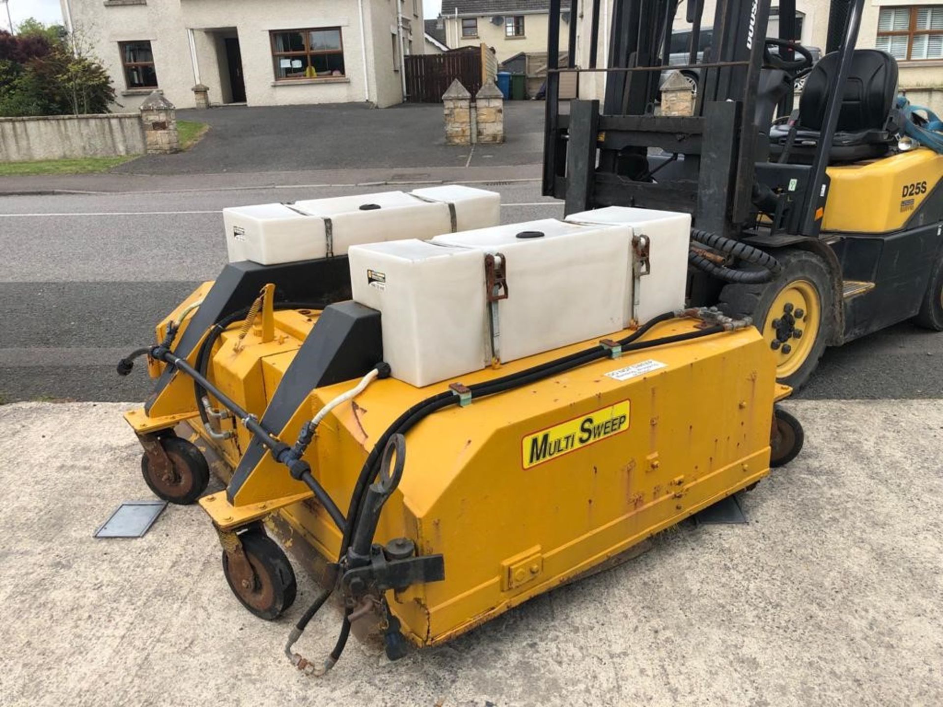 1 x MultiSweep Hydraulic Sweeper / Collector - CL505 - Location: Northern Ireland - UK-Wide Delivery - Image 3 of 8