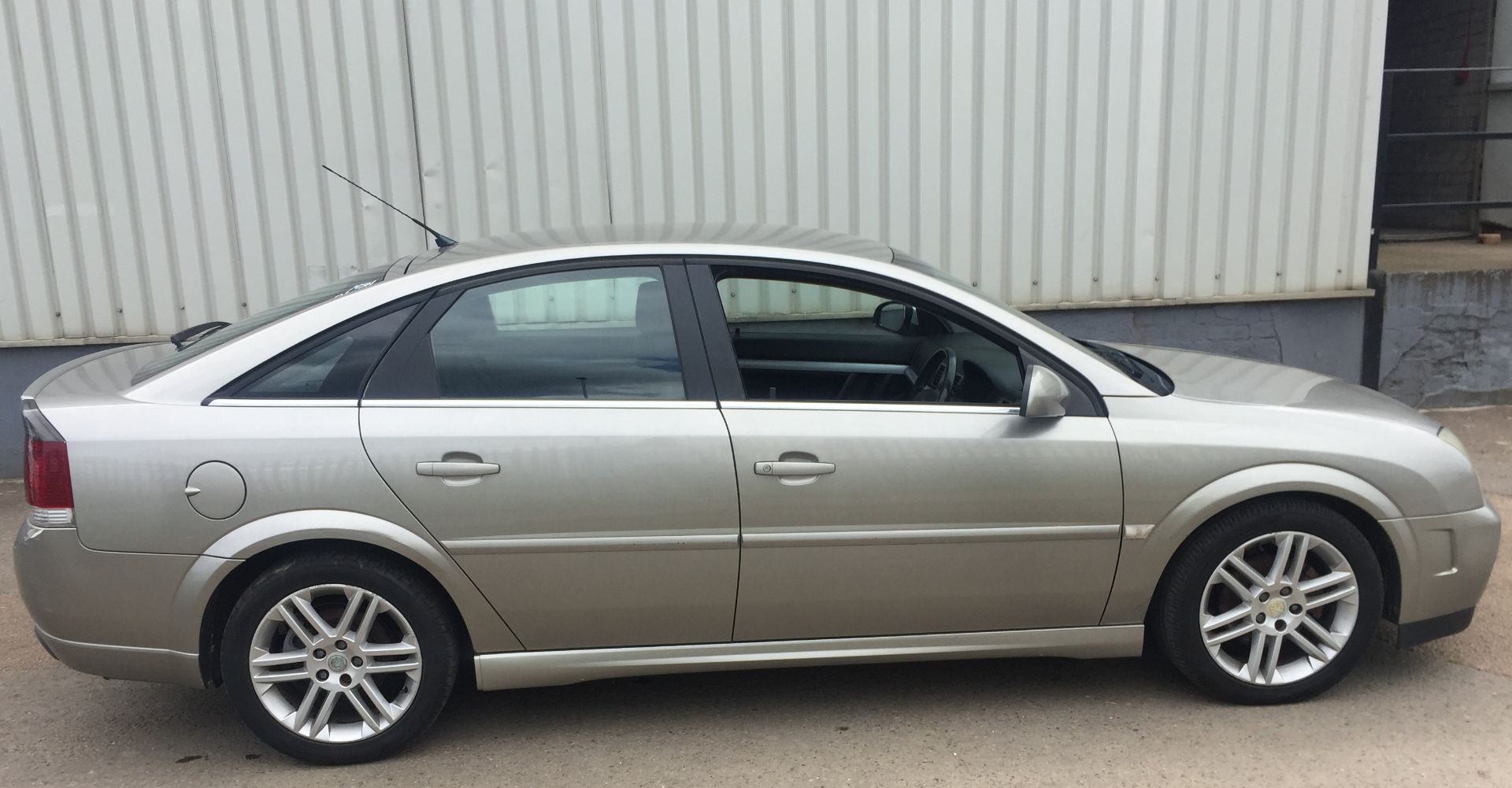 2004 Vauxhall Vectra 2.2 Sri Automatic 4 Dr Saloon - CL505 - NO VAT ON THE HAMMER - Location: - Image 5 of 7