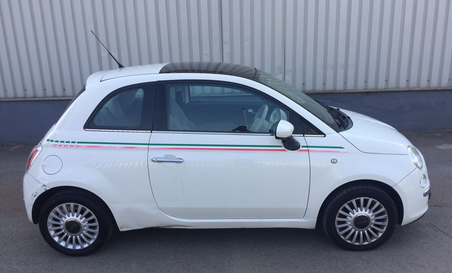 2009 Fiat 500 1.2 Lounge 3 Dr Hatchback - NO VAT ON THE HAMMER - Location: Corby - Image 4 of 12