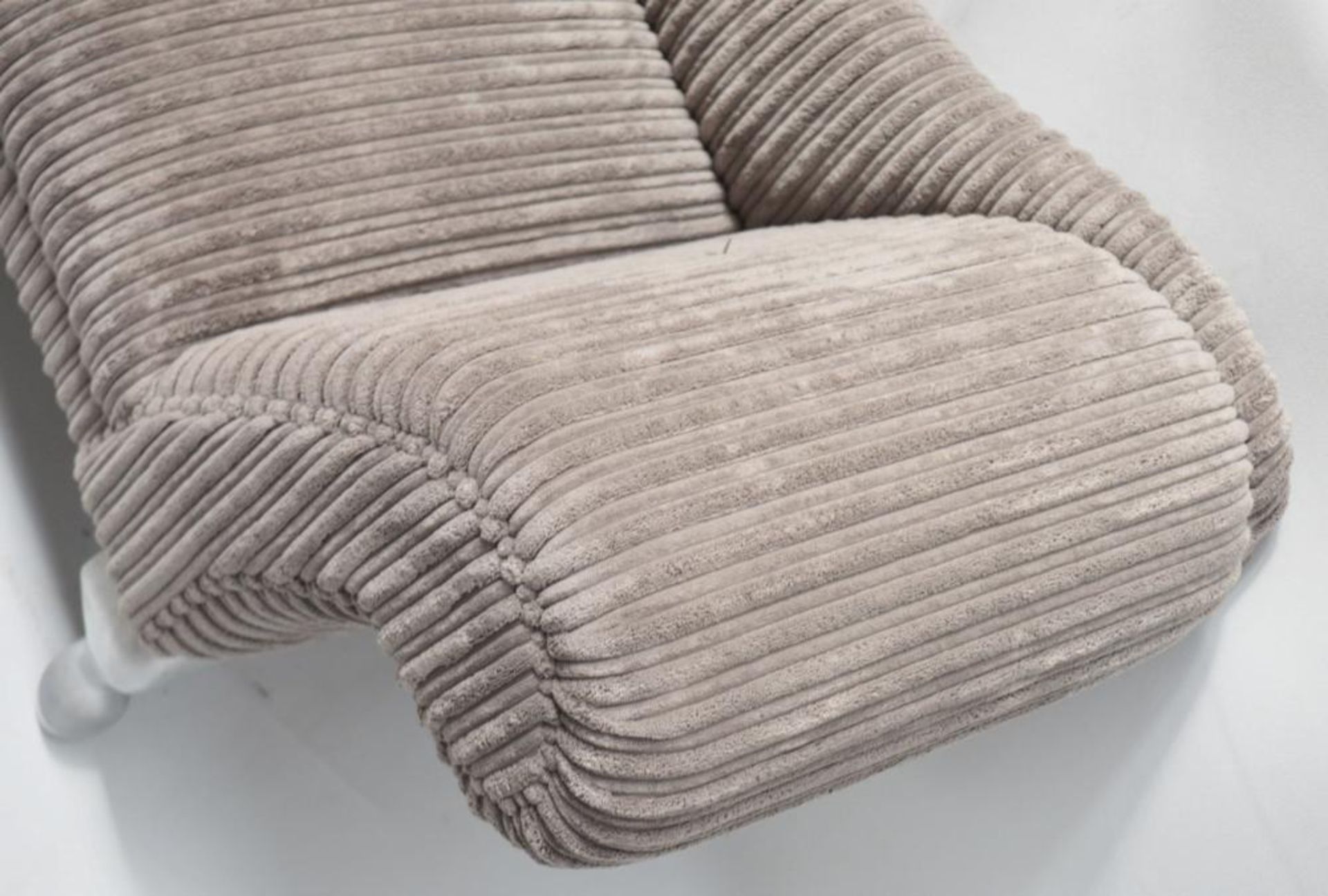 1 x Chais Lounge In A Soft Mocha Fabric With Silver Painted Legs - Dimensions: H80 x W177 x D50cm, S - Image 4 of 6