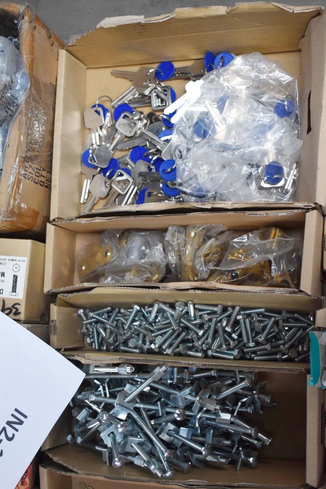 1 x Assorted Ironmongery Pallet Lot - Features Nuts, Bolts, Keys, Locks, Washers, Screws, D - Image 5 of 32