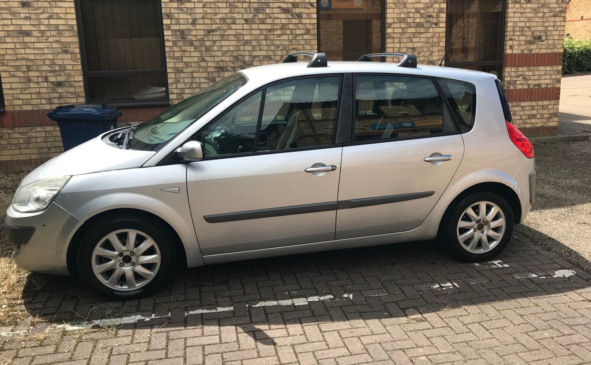 2006 Renault Scenic 1.6 VVT Dynamiq 5 Dr MPV - CL505 - NO VAT ON THE HAMMER - Location: Corby, Nort - Image 4 of 12