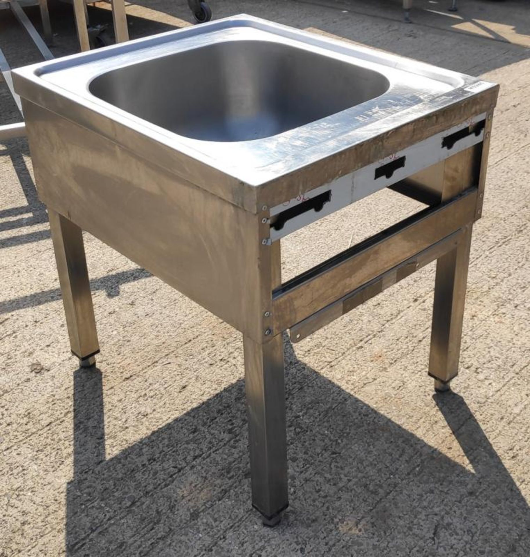 1 x Low Stainless Steel Commercial Kitchen Sink Unit - Dimensions: 50W x 60D x 60H cm - Very Recentl - Image 4 of 6