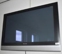 1 x Panasonic 32 Inch Television With Remote Control and Wall Mount Bracket - Previously Used in