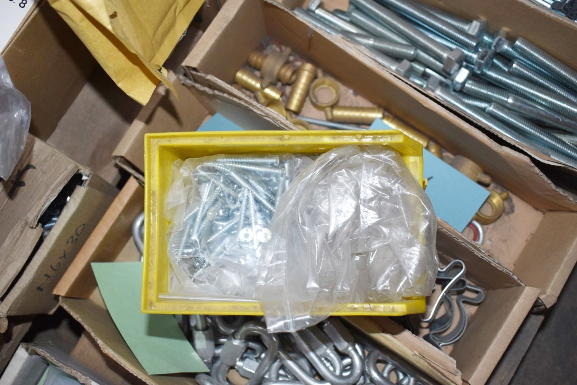 1 x Assorted Ironmongery Pallet Lot - Features Nuts, Bolts, Keys, Locks, Washers, Screws, D - Image 31 of 32