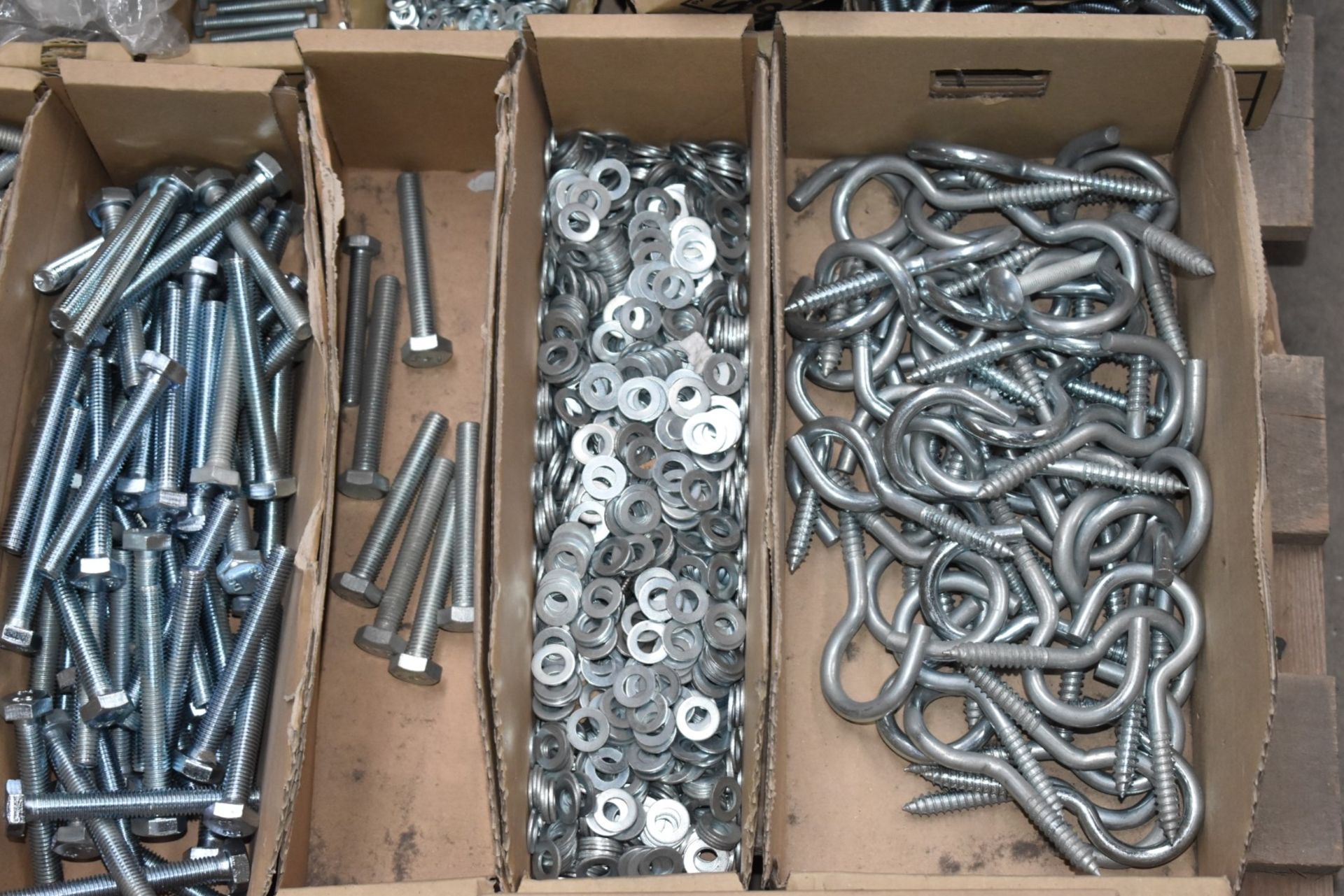 1 x Assorted Ironmongery Pallet Lot - Features Nuts, Bolts, Keys, Locks, Washers, Screws, D - Image 21 of 32
