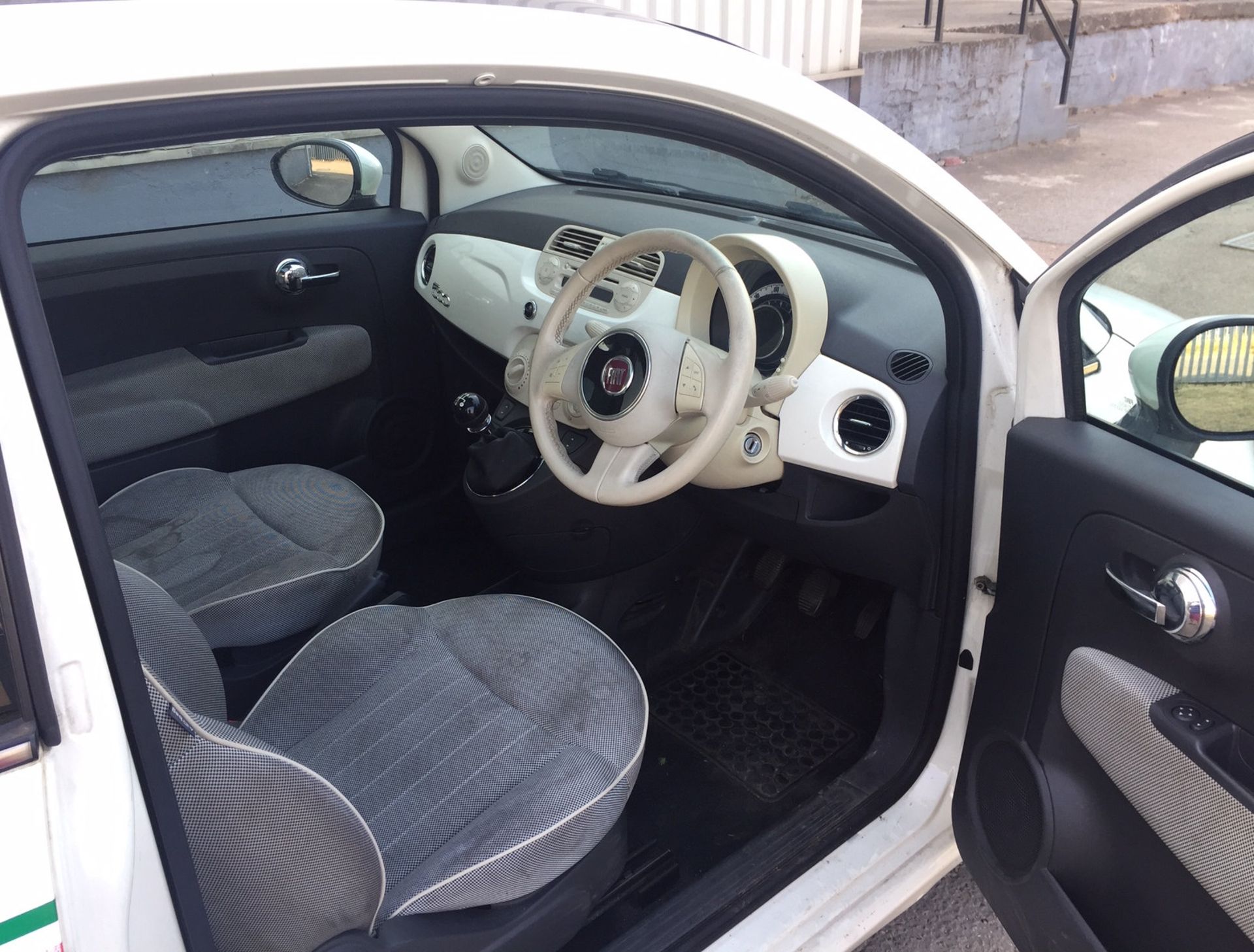 2009 Fiat 500 1.2 Lounge 3 Dr Hatchback - NO VAT ON THE HAMMER - Location: Corby - Image 12 of 12