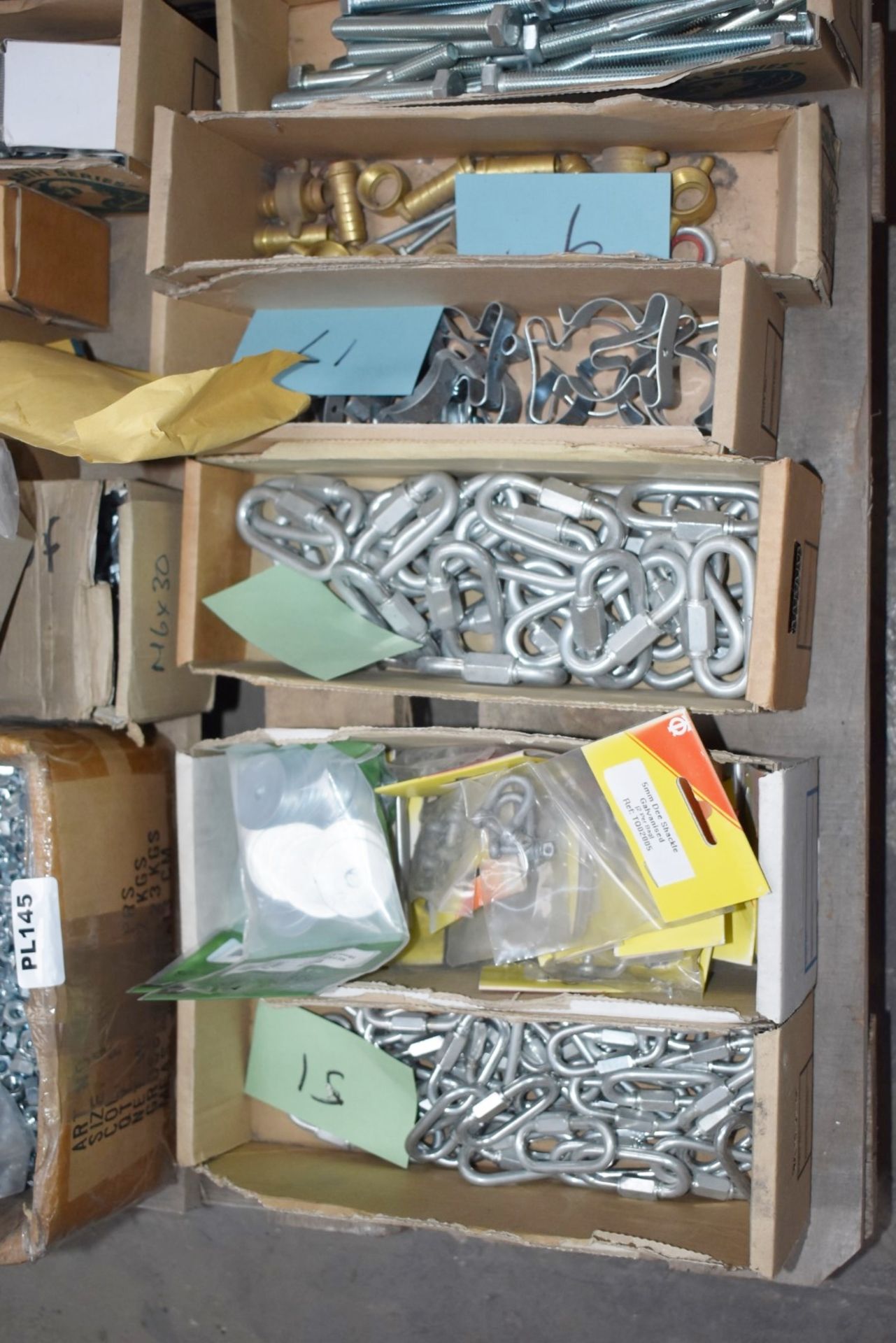 1 x Assorted Ironmongery Pallet Lot - Features Nuts, Bolts, Keys, Locks, Washers, Screws, D - Image 29 of 32