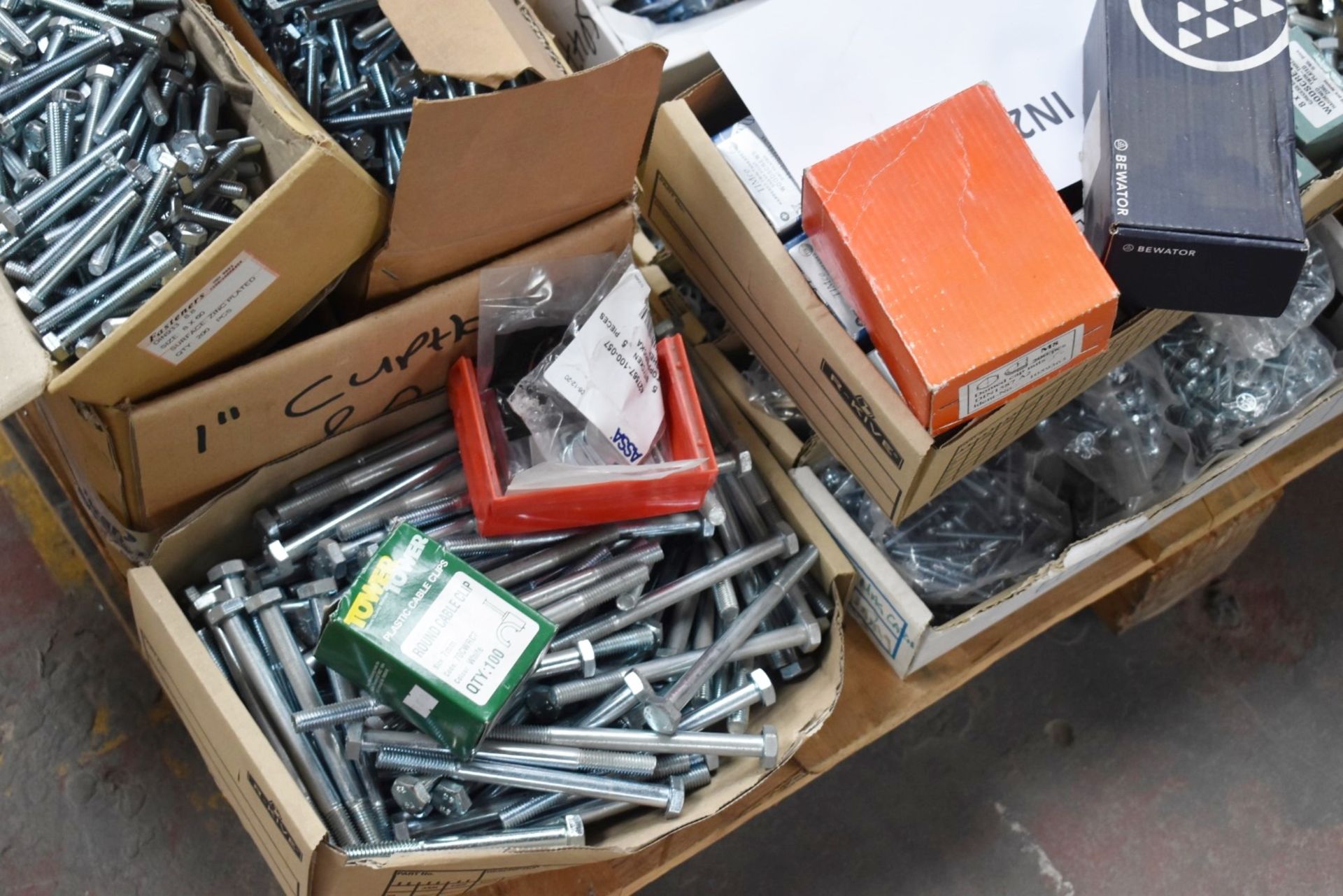 1 x Assorted Ironmongery Pallet Lot - Features Boxes of Screws, Bolts, Washers, Nuts, Dome and - Image 10 of 32