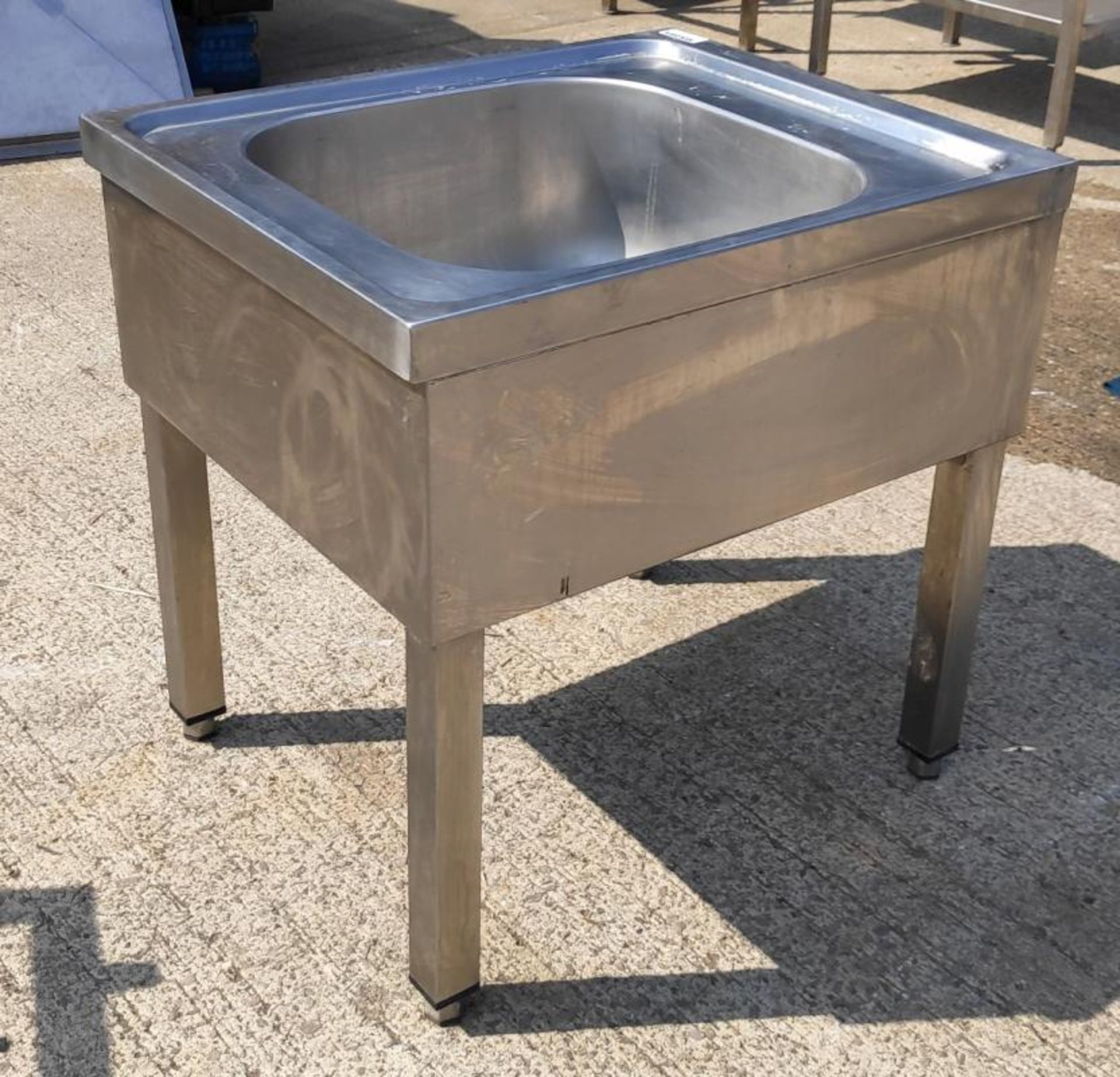 1 x Low Stainless Steel Commercial Kitchen Sink Unit - Dimensions: 50W x 60D x 60H cm - Very Recentl - Image 3 of 6
