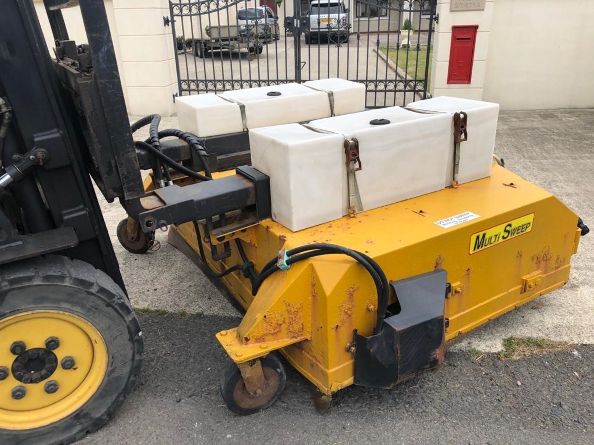 1 x MultiSweep Hydraulic Sweeper / Collector - CL505 - Location: Northern Ireland - UK-Wide Delivery - Image 2 of 8