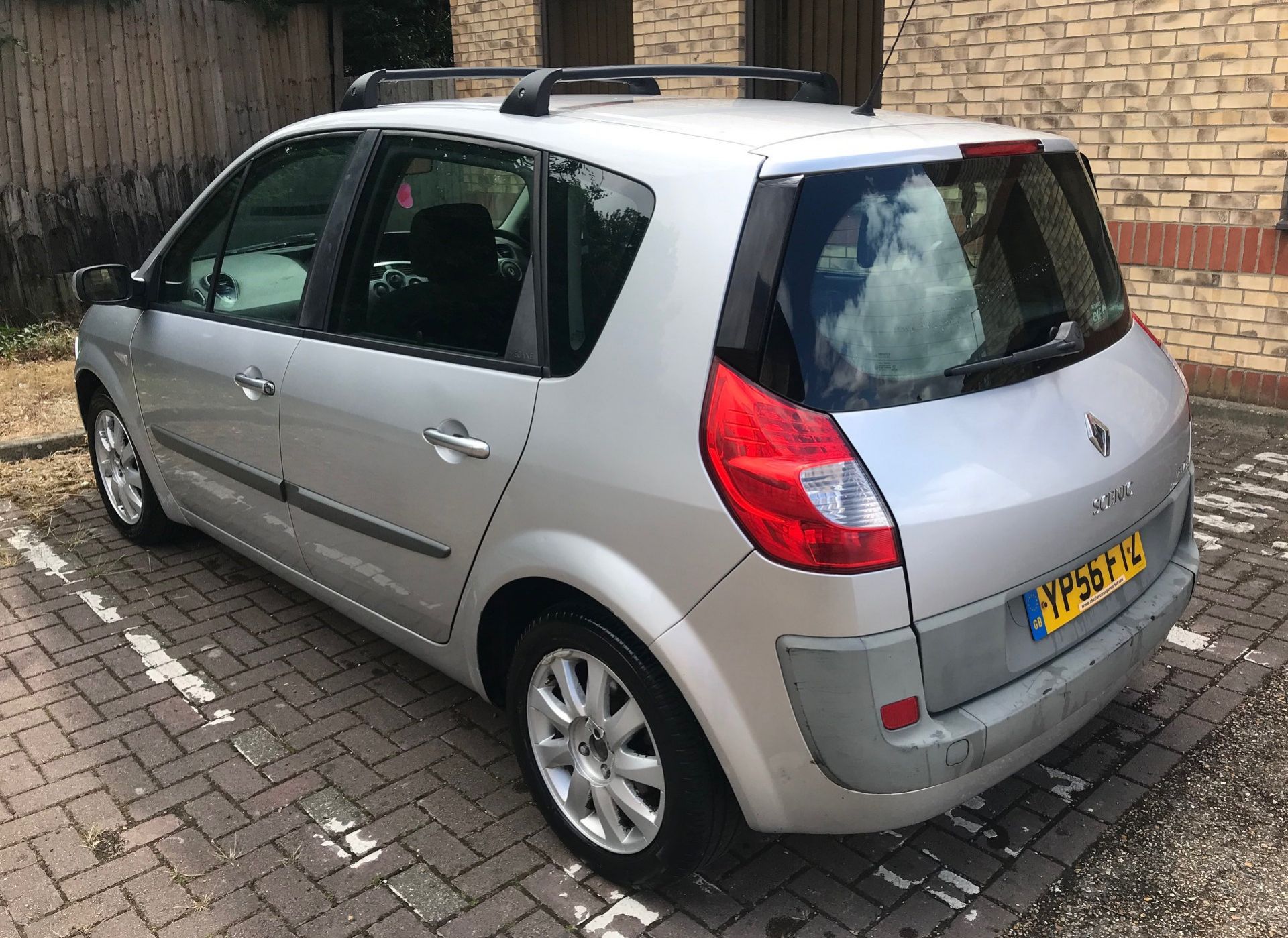 2006 Renault Scenic 1.6 VVT Dynamiq 5 Dr MPV - CL505 - NO VAT ON THE HAMMER - Location: Corby, Nort - Image 6 of 12