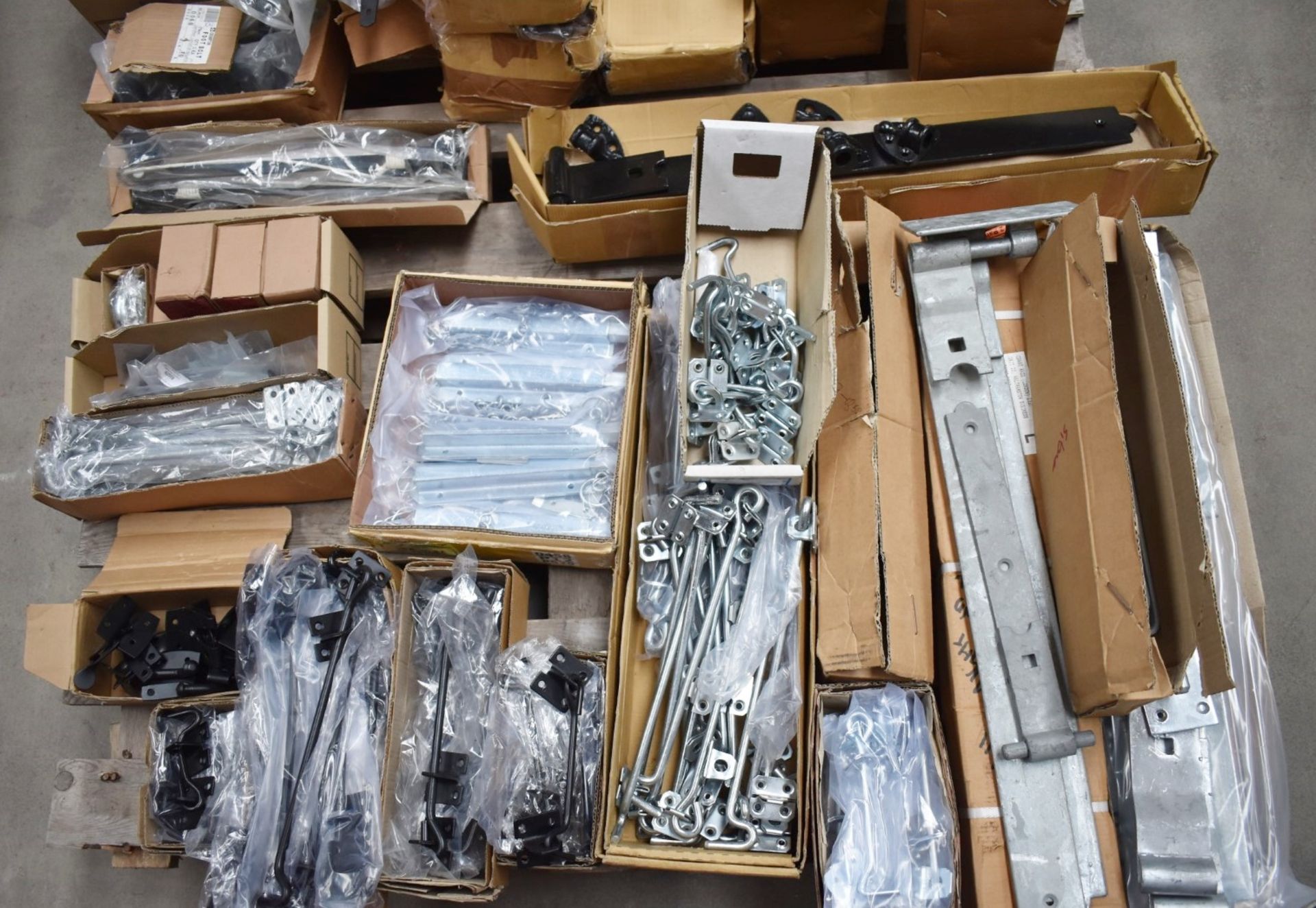 1 x Assorted Ironmongery Pallet Lot - Features Heavy Duty T Gates Hinges, Latches, Locks, Spring - Image 17 of 31