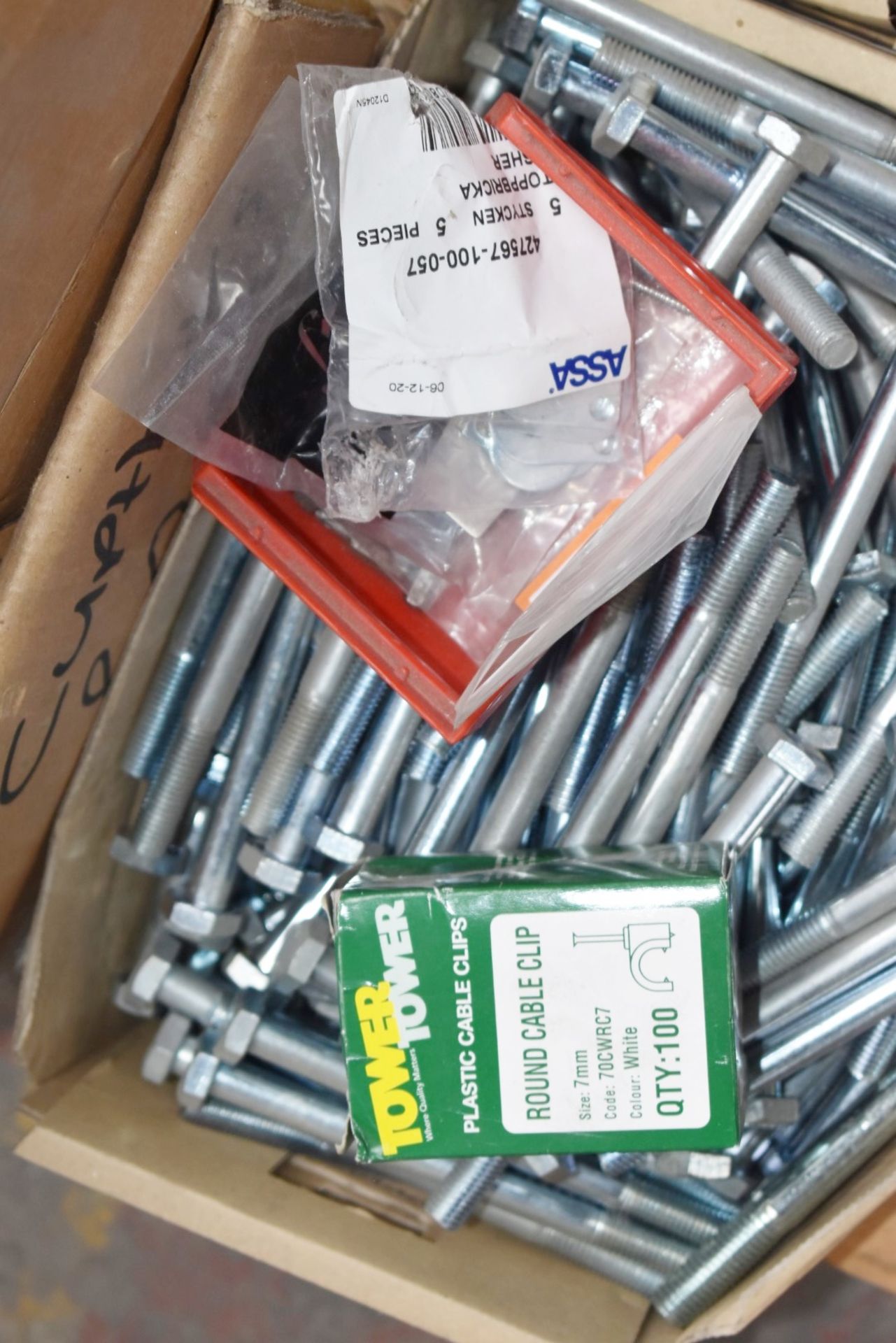 1 x Assorted Ironmongery Pallet Lot - Features Boxes of Screws, Bolts, Washers, Nuts, Dome and - Image 11 of 32