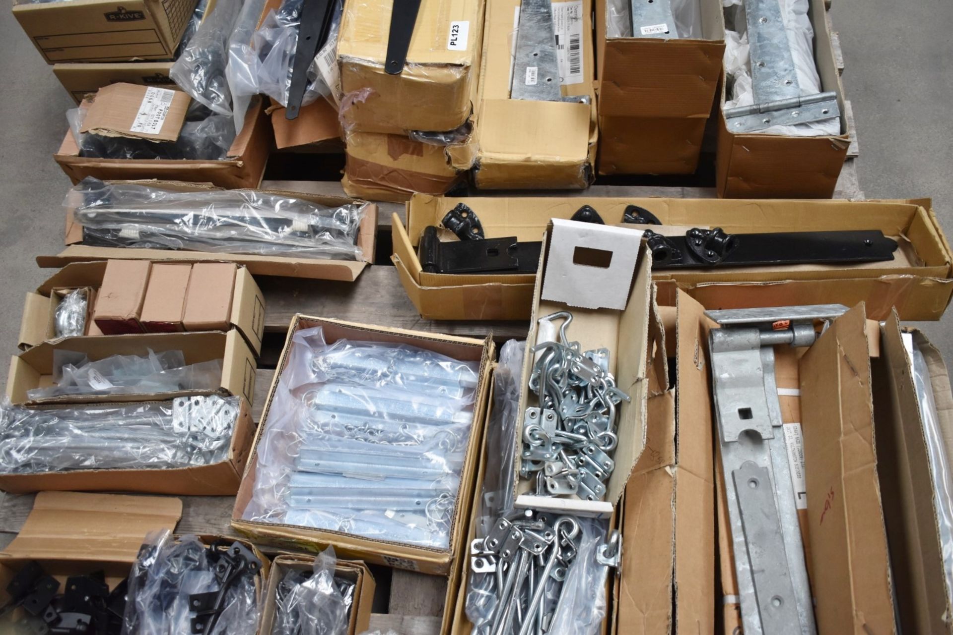 1 x Assorted Ironmongery Pallet Lot - Features Heavy Duty T Gates Hinges, Latches, Locks, Spring - Image 16 of 31