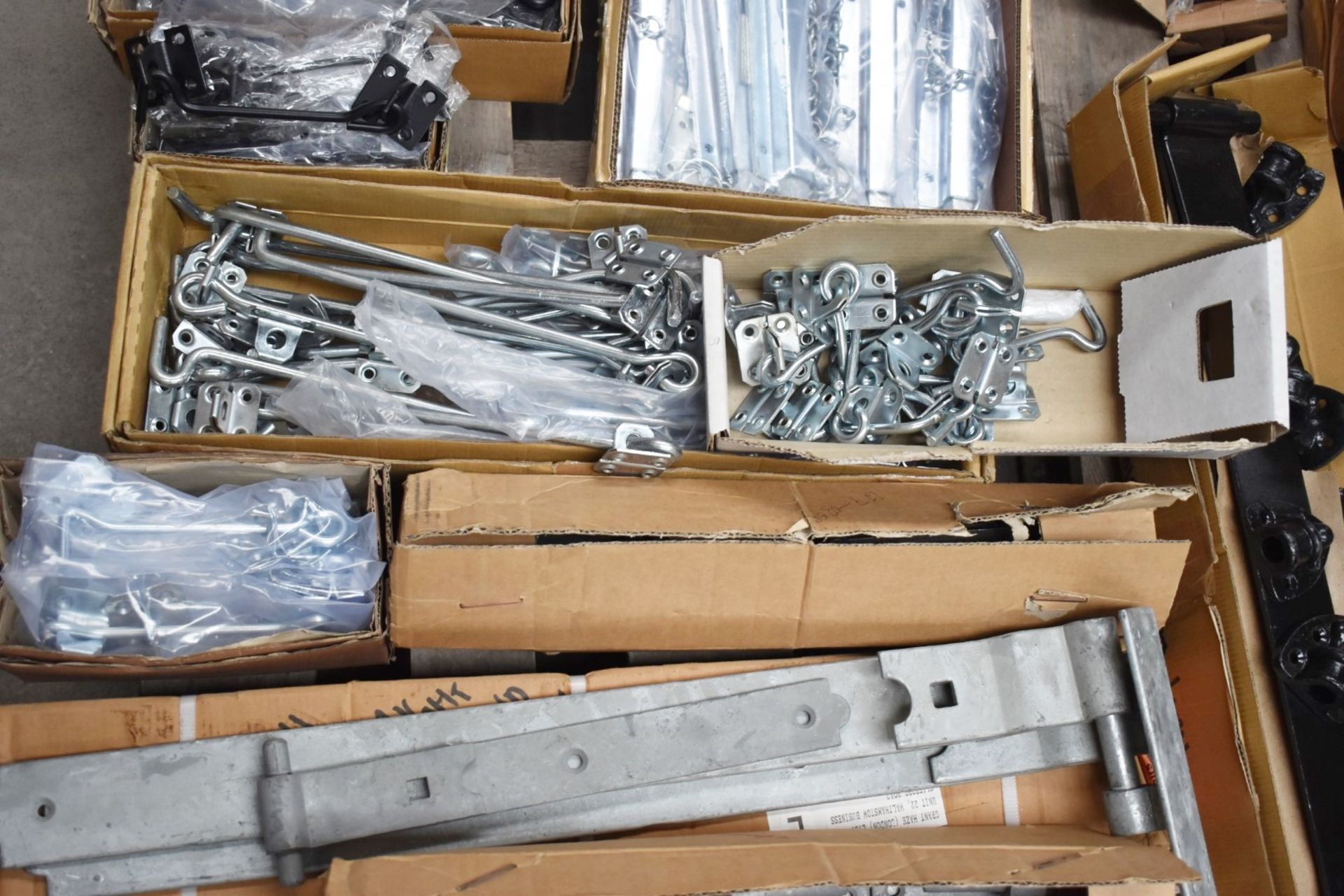 1 x Assorted Ironmongery Pallet Lot - Features Heavy Duty T Gates Hinges, Latches, Locks, Spring - Image 23 of 31