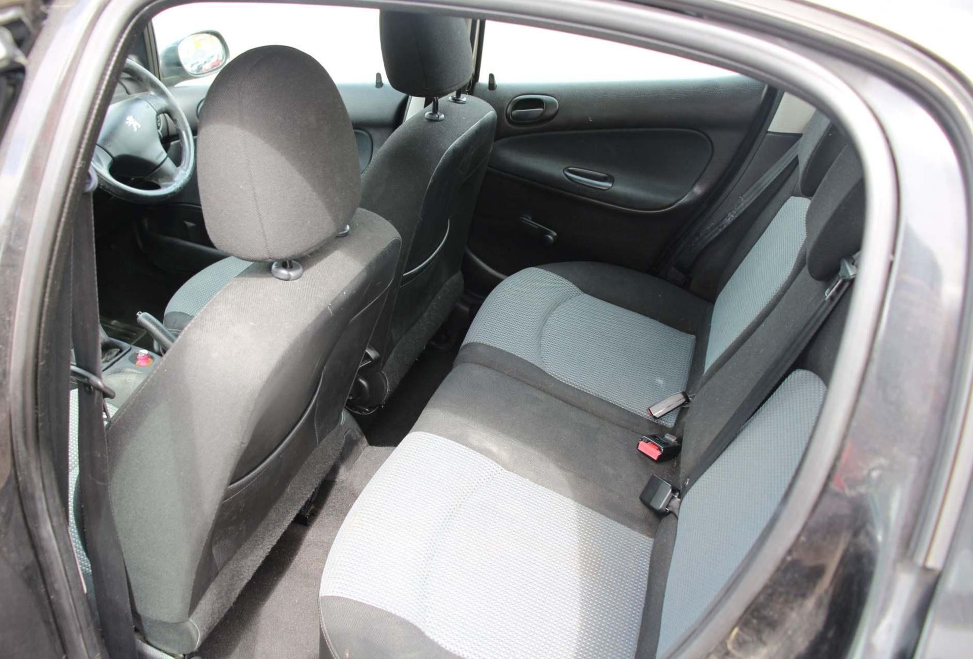 2004 Peugeot 206 1.1 S 5 Dr Hatchback- CL505 - NO VAT ON THE HAMMER - Location: - Image 2 of 9