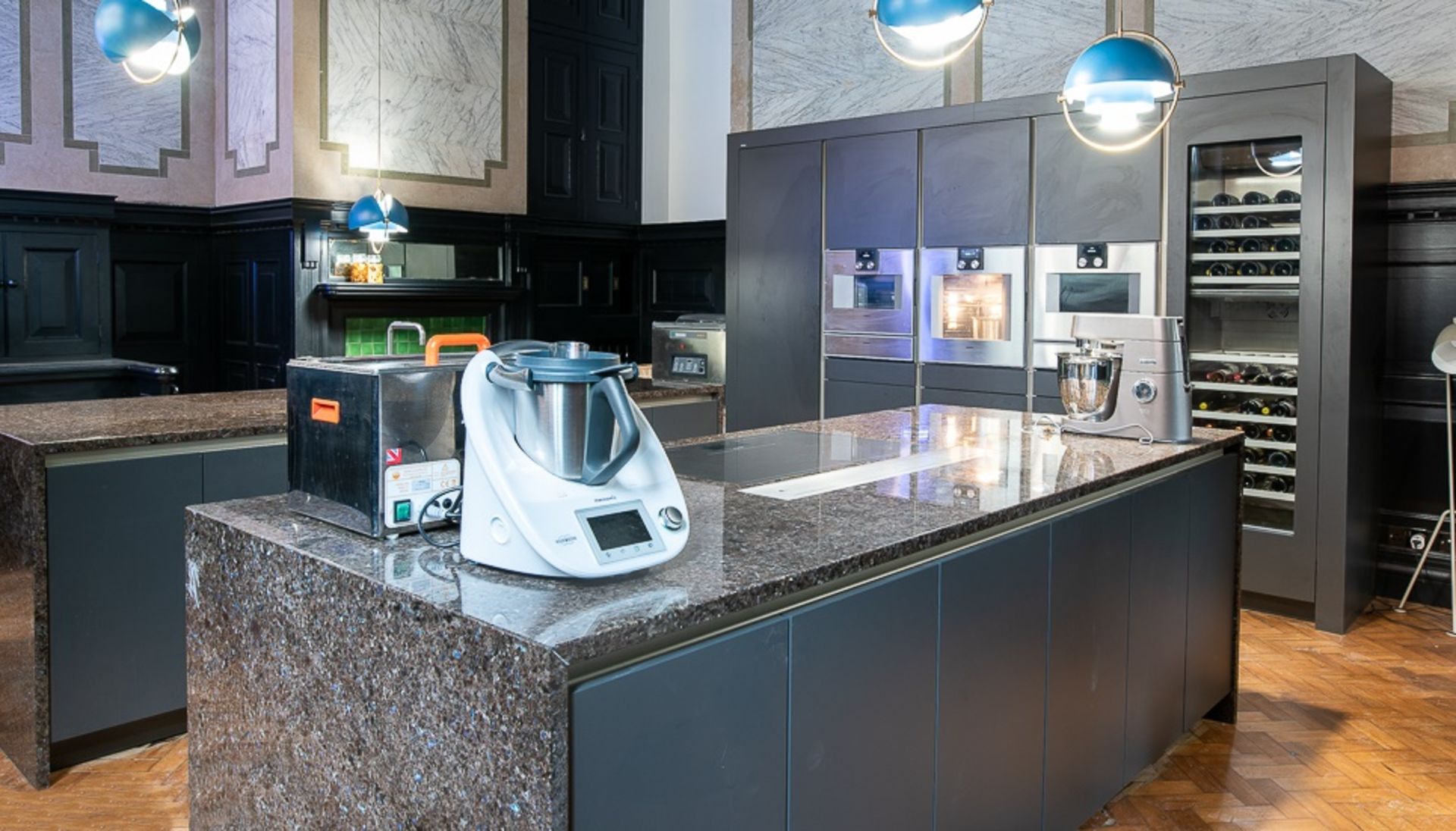 1 x SieMatic Fitted Kitchen in Basalt Grey Matt With Handleless Doors - Features Gaggenau