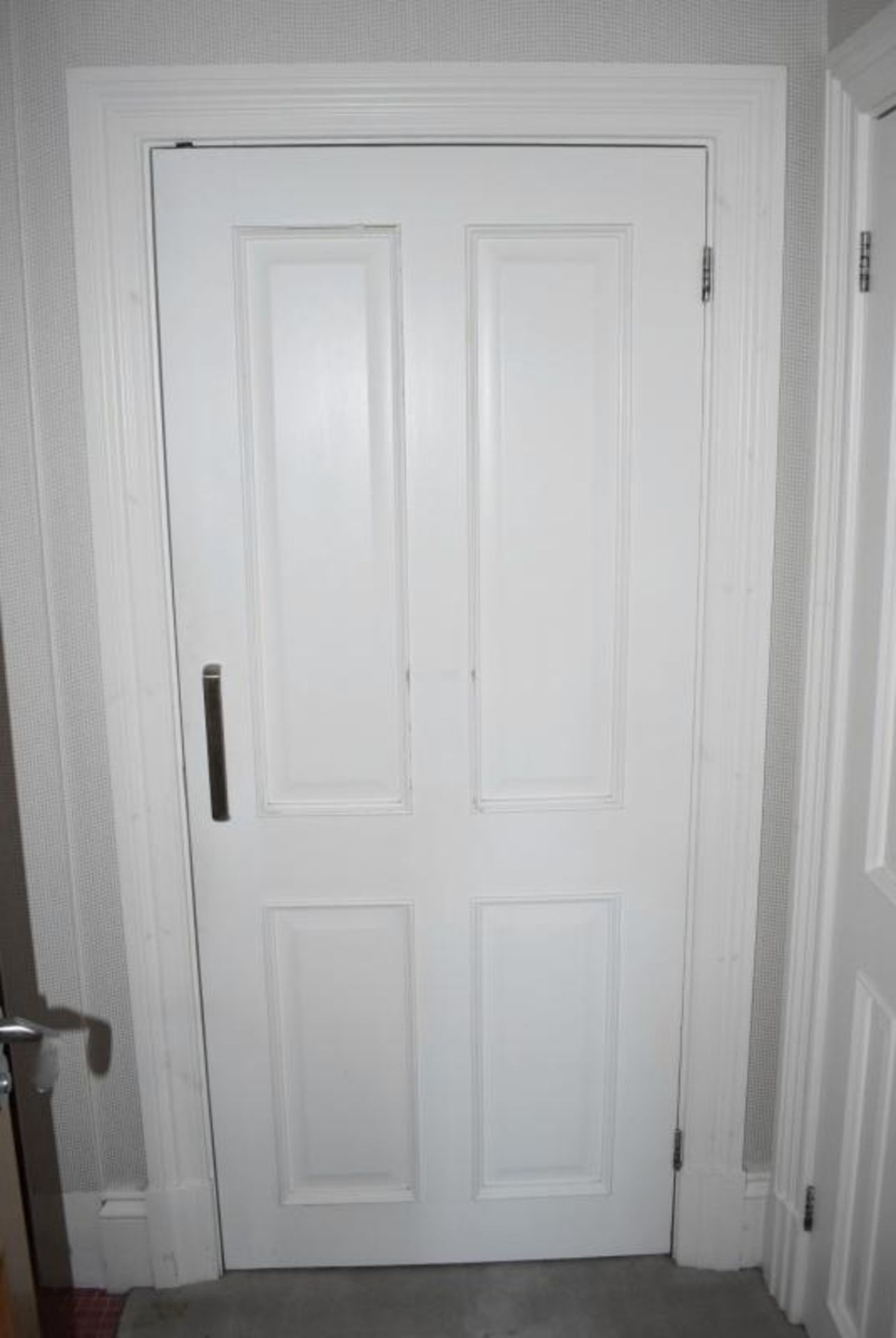 2 x Built-in Wardrobes In White (1 x Double Door, 1 x Single Door) - Ref: ABR069 / GR - CL491 *NO VA - Image 2 of 4