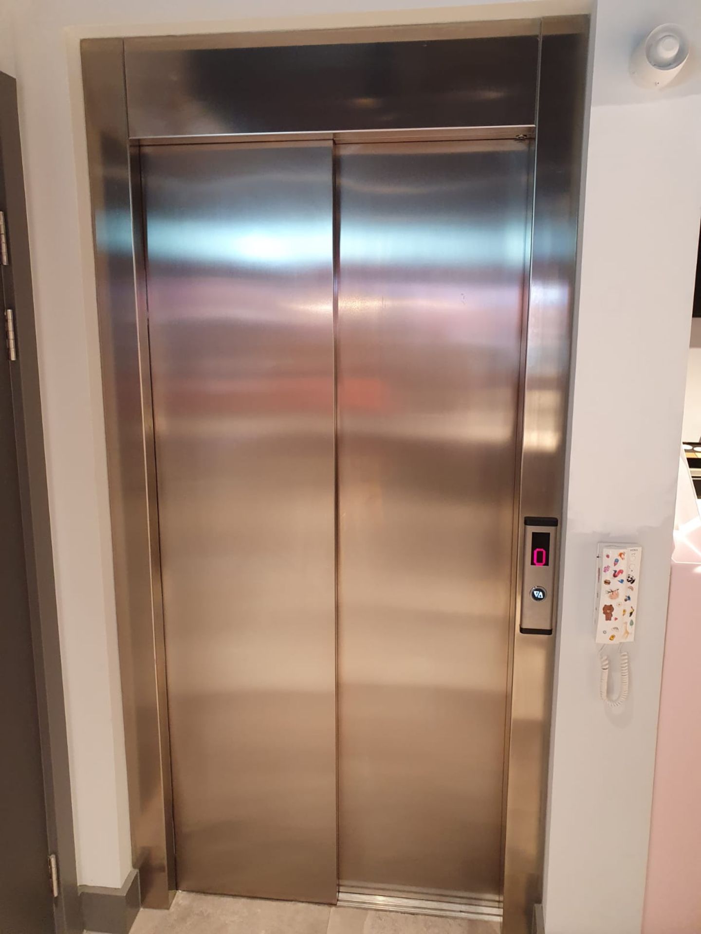 1 x Stannah Elevator Lift - Max Capacity 5 People / 400kg - Internal Dimensions H200 x W110 x D140 - Image 7 of 13