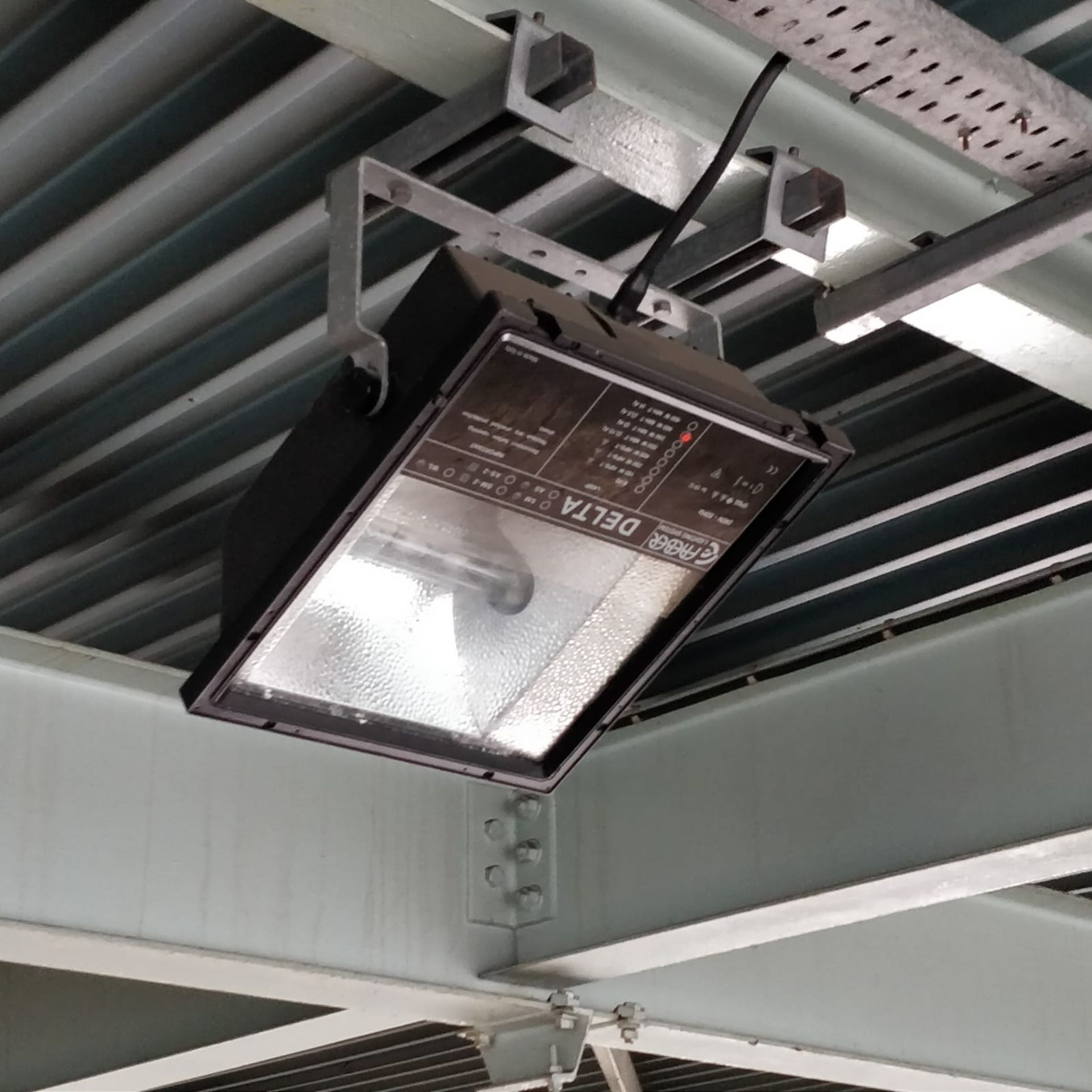 3 x Flood Lights Including 1 x Zeta 70 and 2 x Delta - Ref EP - CL451 - Location: Scunthorpe, - Image 2 of 3