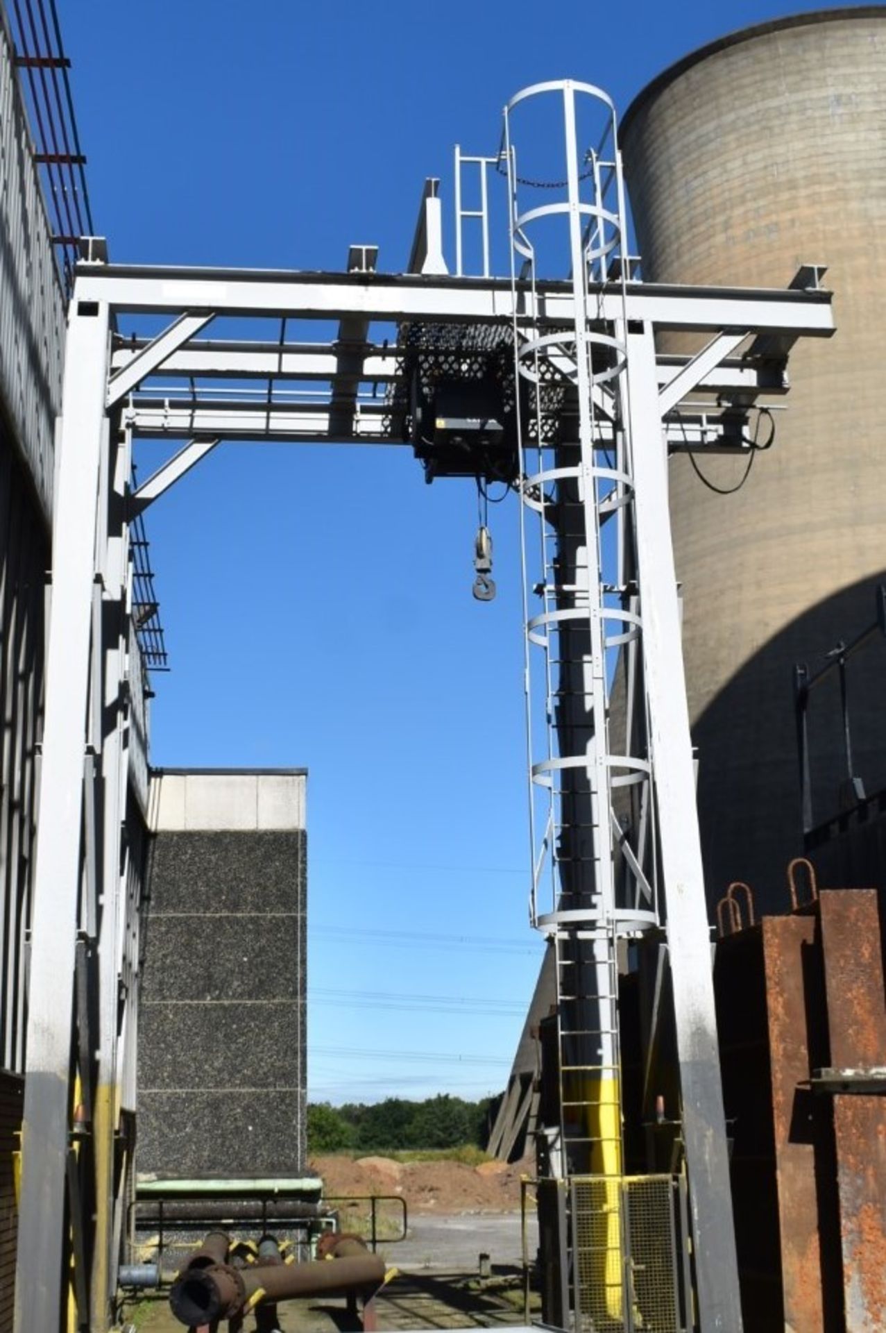 1 x Overhead Rail Crane With Kone 7.5 ton CXT500 Wire Rope Hoist and Hook Block - Image 2 of 20