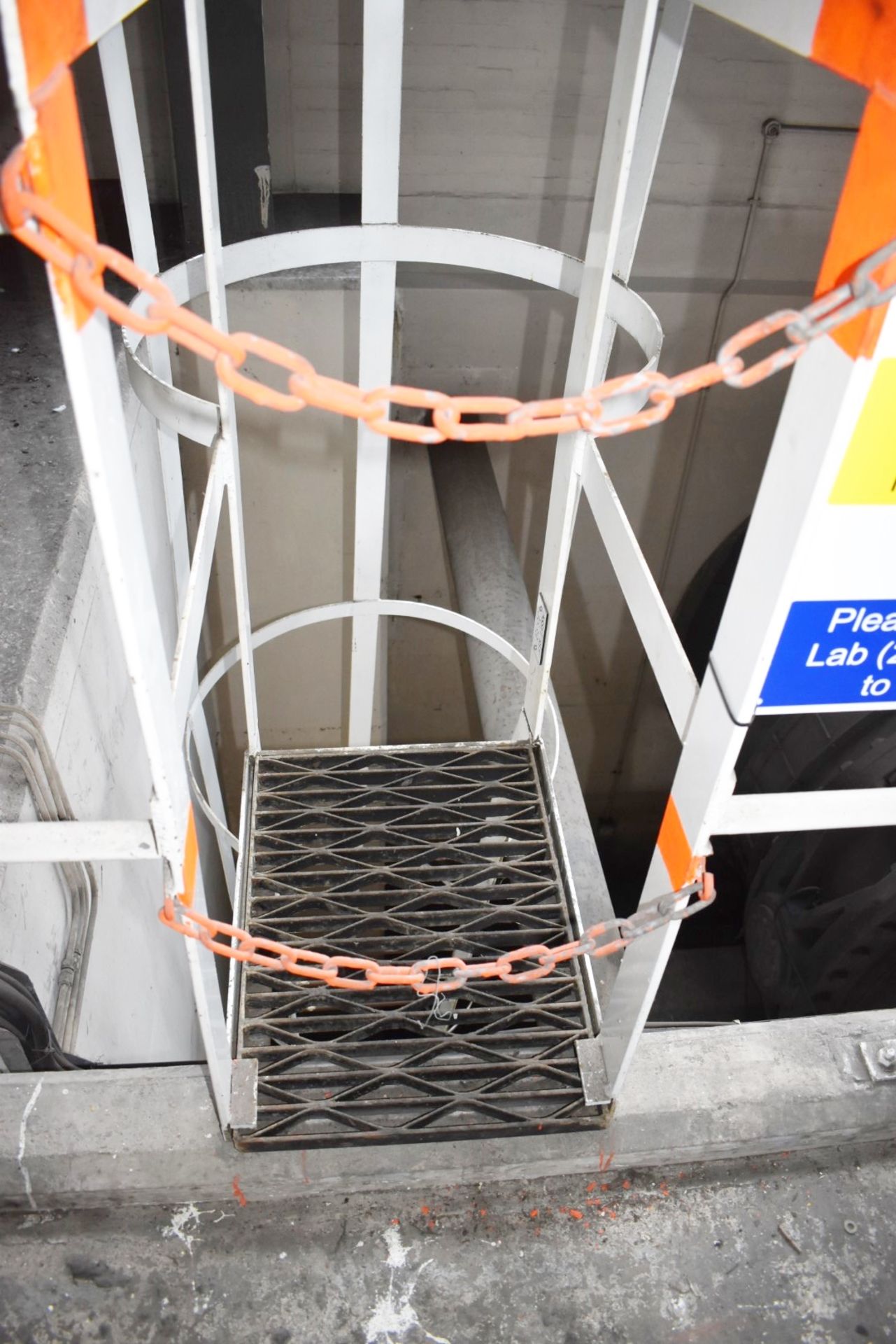 1 x Access Step Ladder With Safety Cage - Constructed From Steel - Height to Platform 550 cms - Image 6 of 6