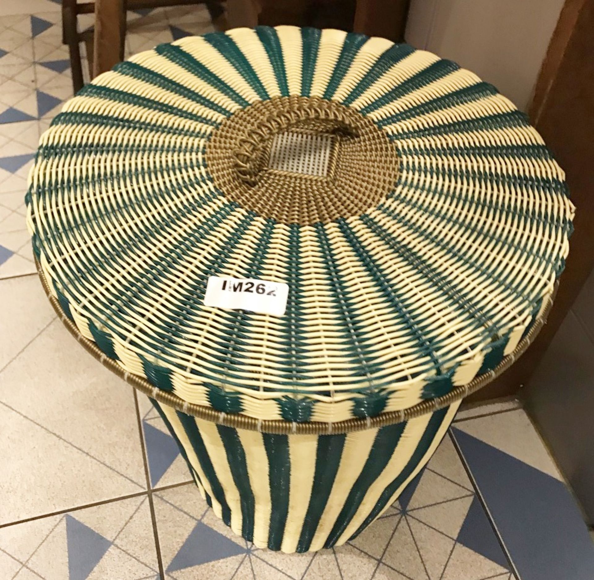 1 x Decorative Woven Basket With Lid in Green and Yellow - CL554 - Ref IM262 - Location: - Image 2 of 2