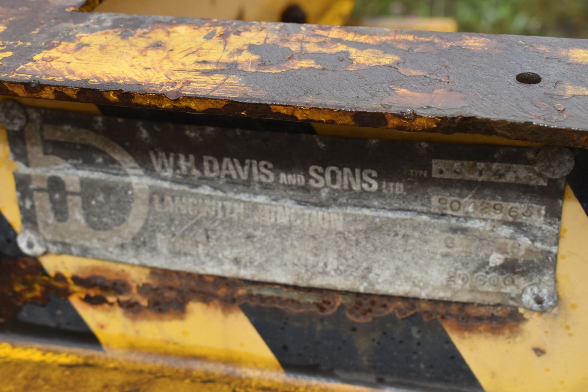 1 x W.H Davis and Sons Industrial 32ft Trailer With Rubber Tyre Wheels - NO VAT ON THE HAMMER! - Image 7 of 9