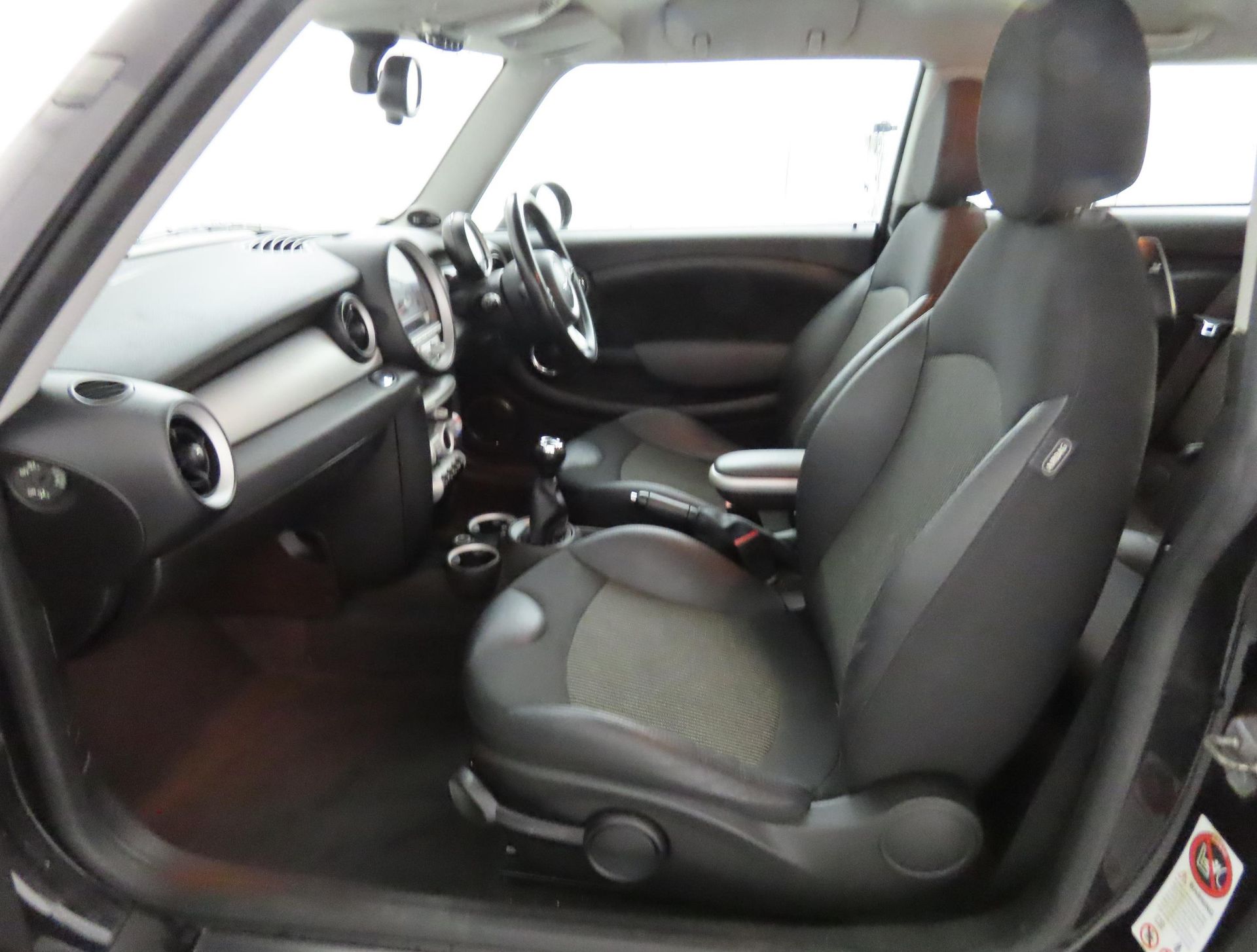 2010 Mini Cooper 1.6 3 Door Hatchback - CL505 - NO VAT ON THE HAMMER - Location: Corby, - Image 9 of 12