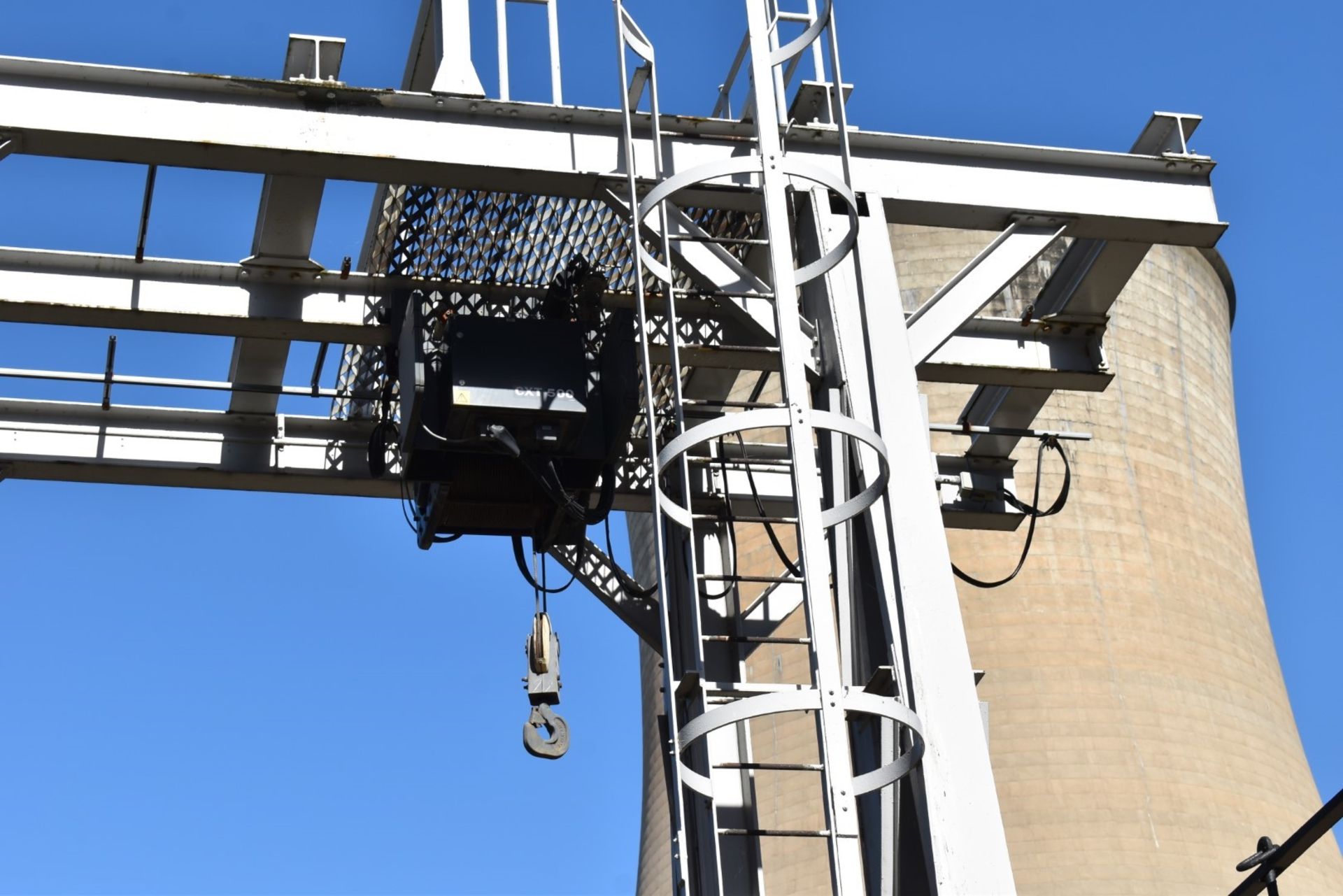 1 x Overhead Rail Crane With Kone 7.5 ton CXT500 Wire Rope Hoist and Hook Block - Image 4 of 20