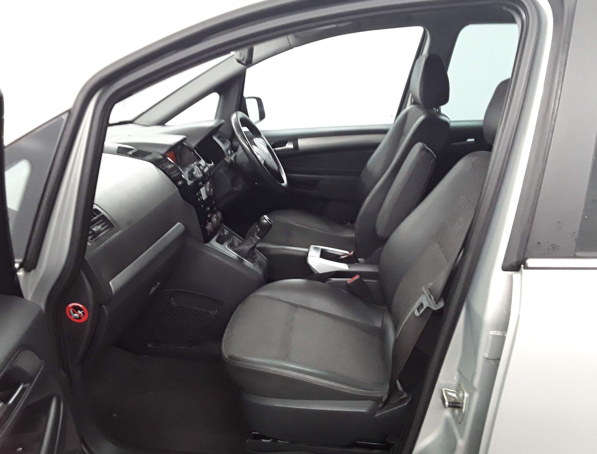 2011 Vauxhall Zafira 1.8 Design 5 Door MPV - CL505 - NO VAT ON THE HAMMER - Location: Corby - Image 7 of 12