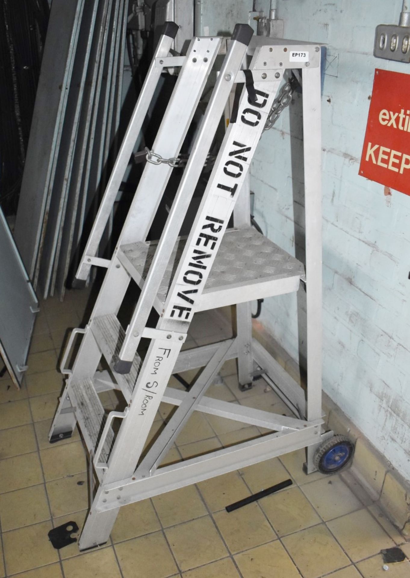 1 x Set of Small Step Ladders With Wheels and Hand Rails - Ref EP173 - CL451 - Location: Scunthorpe,