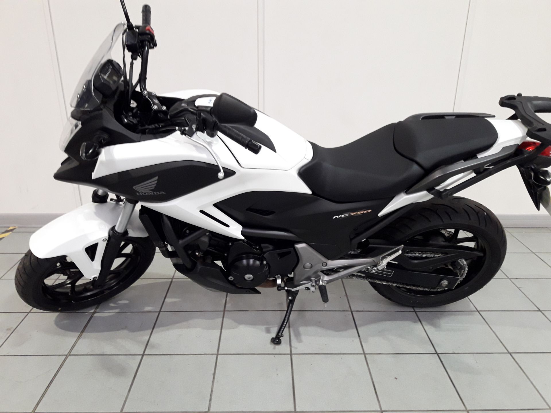 Honda NC750X in White - 65 Plate - 14133 Miles - 1 Owner - CLTBC - Location: Altrincham WA14 - Image 5 of 15