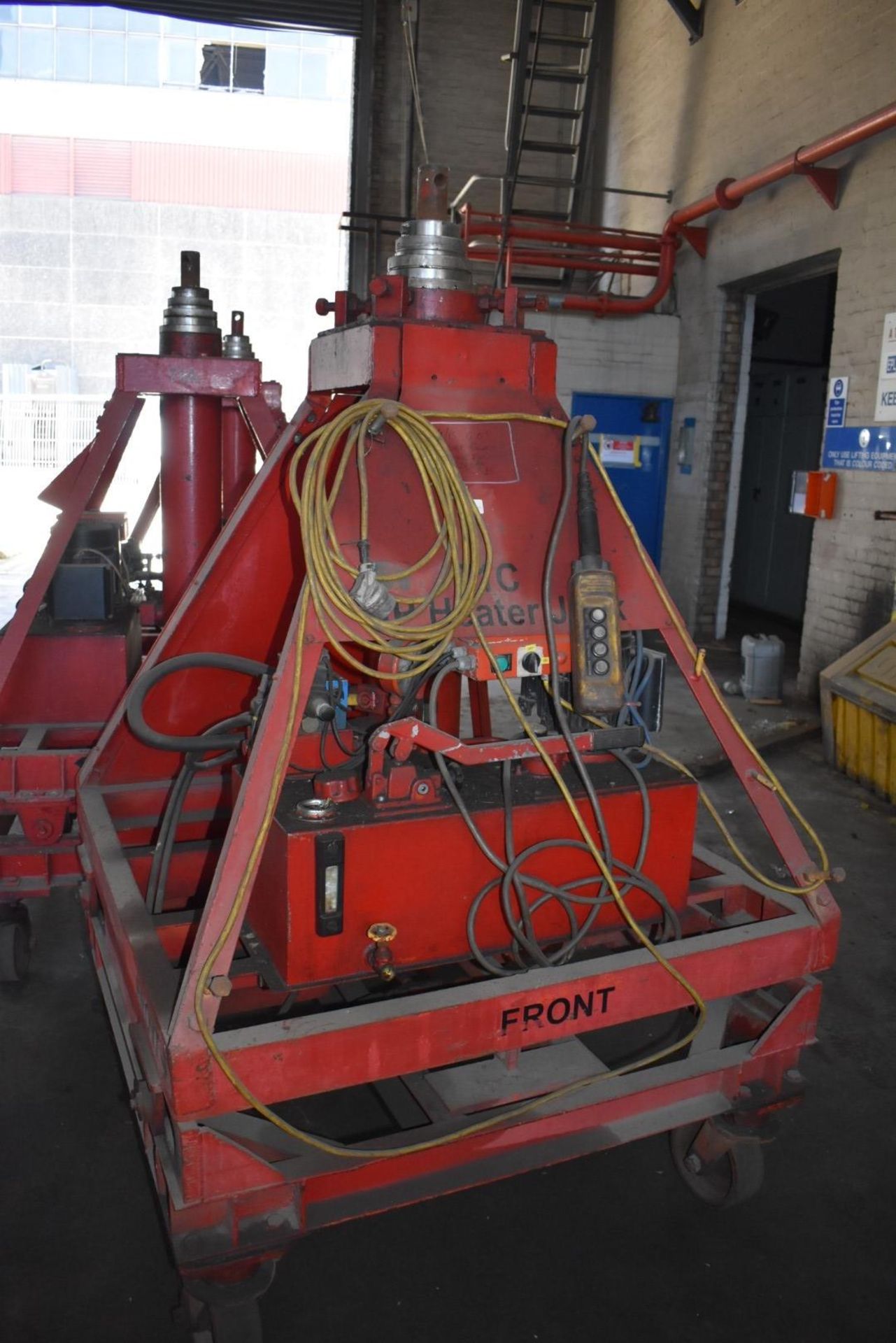 1 x Mobile Hydraulic Lifting Ram With Heavy Duty Trolley and Hand Control Unit - SWL 1 Ton - Image 23 of 23