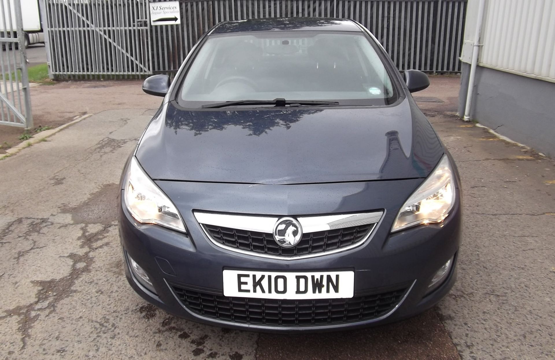 2010 Vauxhall Astra 1.6 Exclusive 5 Door Hatchback - CL505 - NO VAT ON THE HAMMER - Location: Corby, - Image 2 of 9