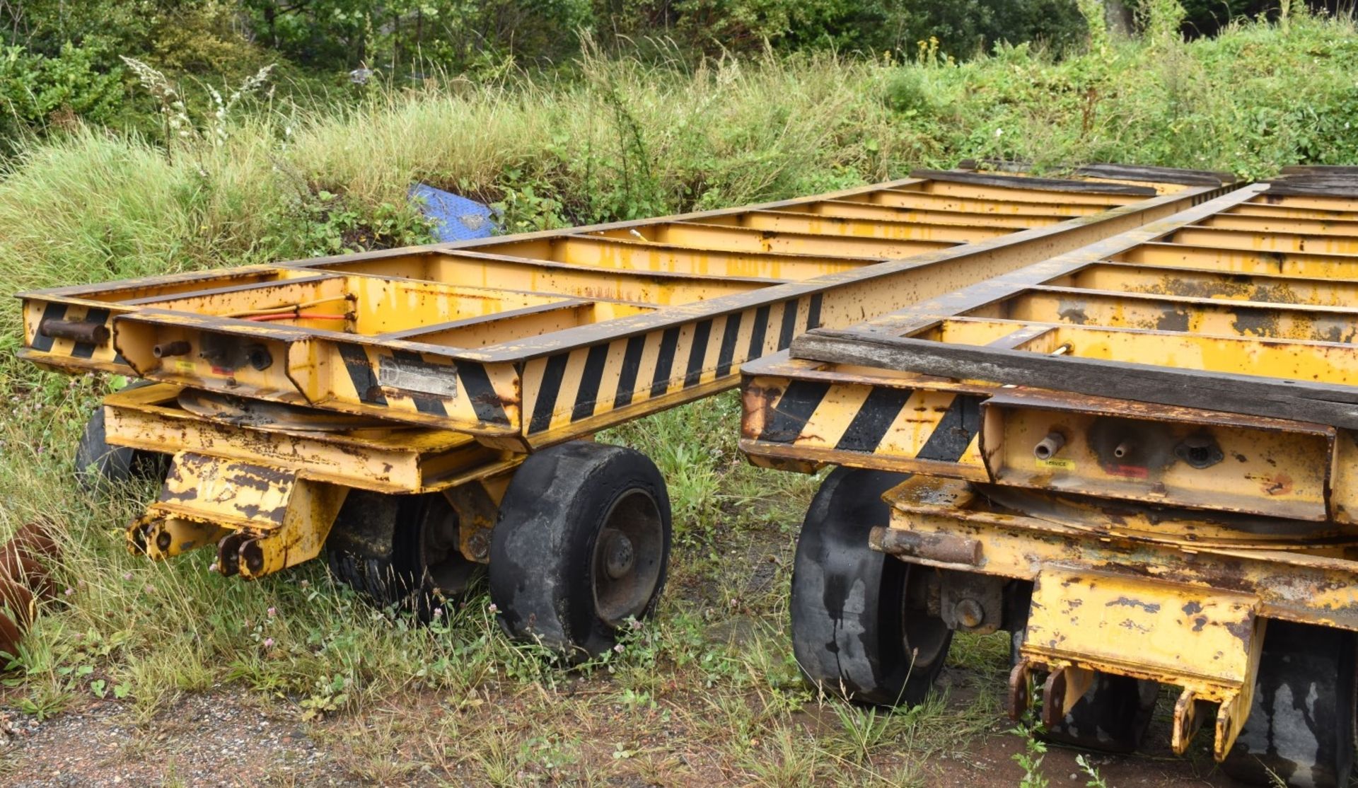 1 x W.H Davis and Sons Industrial 32ft Trailer With Rubber Tyre Wheels - NO VAT ON THE HAMMER!