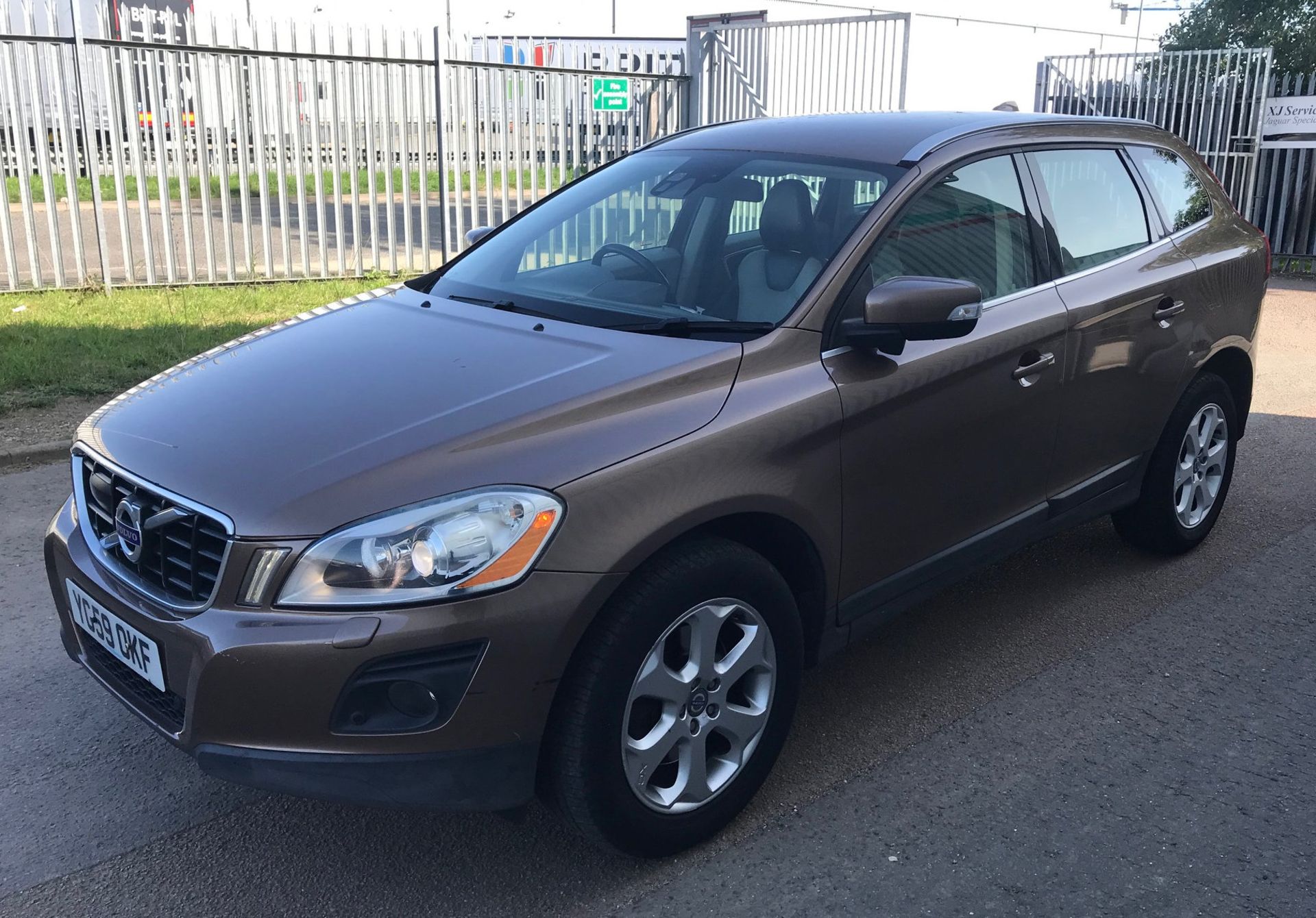 2009 Volvo XC60 2.4D SE Lux Auto 5 Door 4x4 - CL505 - NO VAT ON THE HAMMER - Location: Corby, - Image 12 of 16