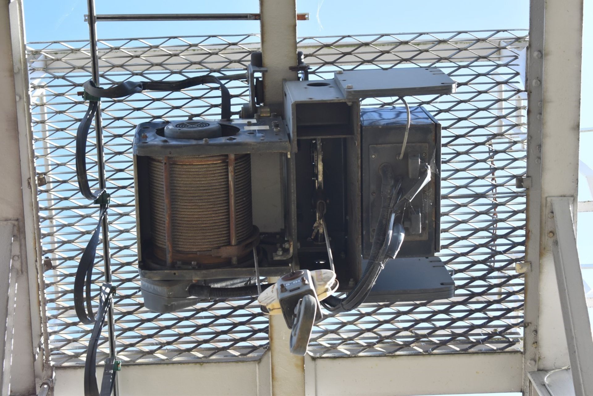 1 x Overhead Rail Crane With Kone 7.5 ton CXT500 Wire Rope Hoist and Hook Block - Image 8 of 20